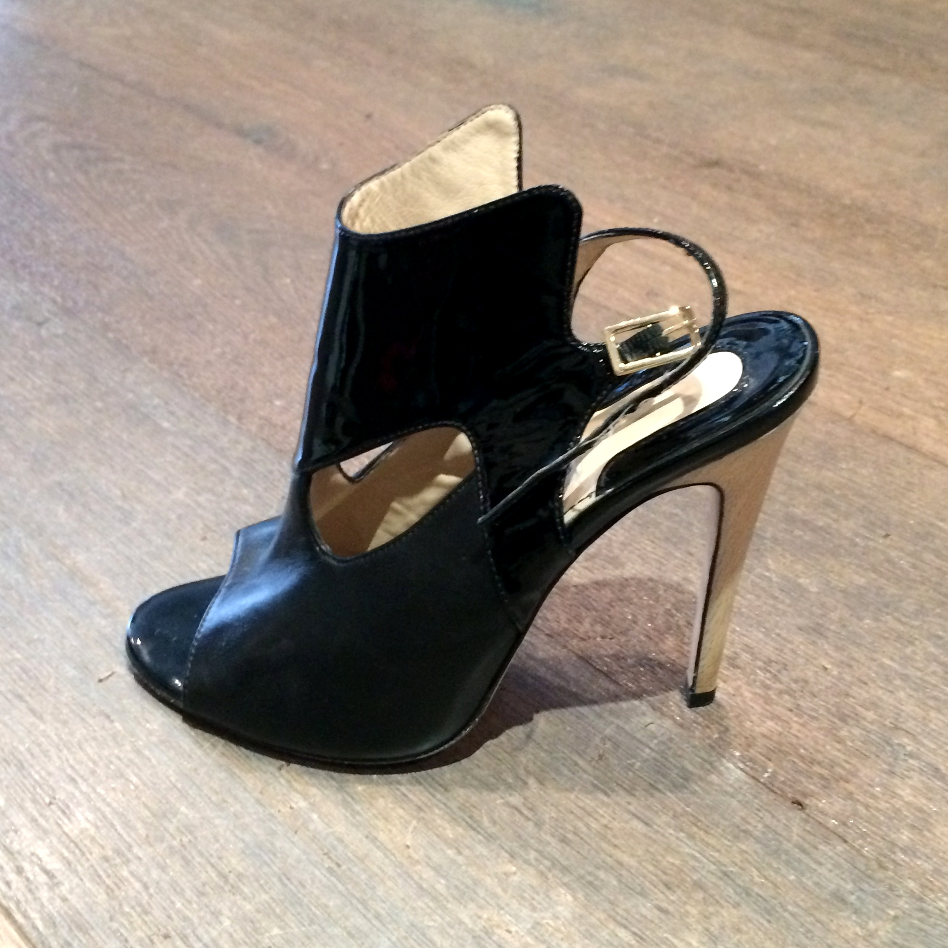 Preowned Camila Skovgaard Black Heels Size 37 leather