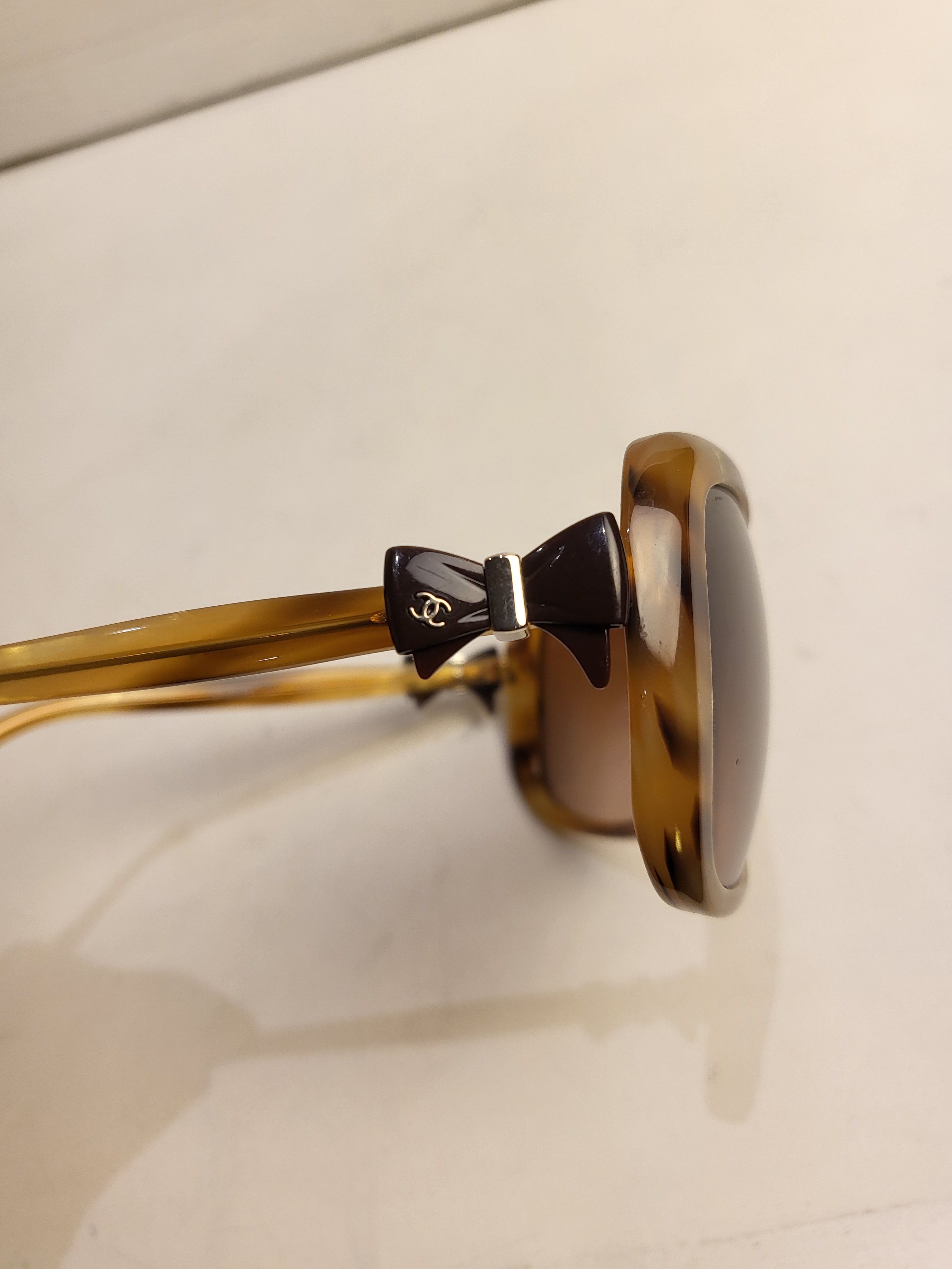 Preowned Chanel Brown Havana Sunglasses acetate