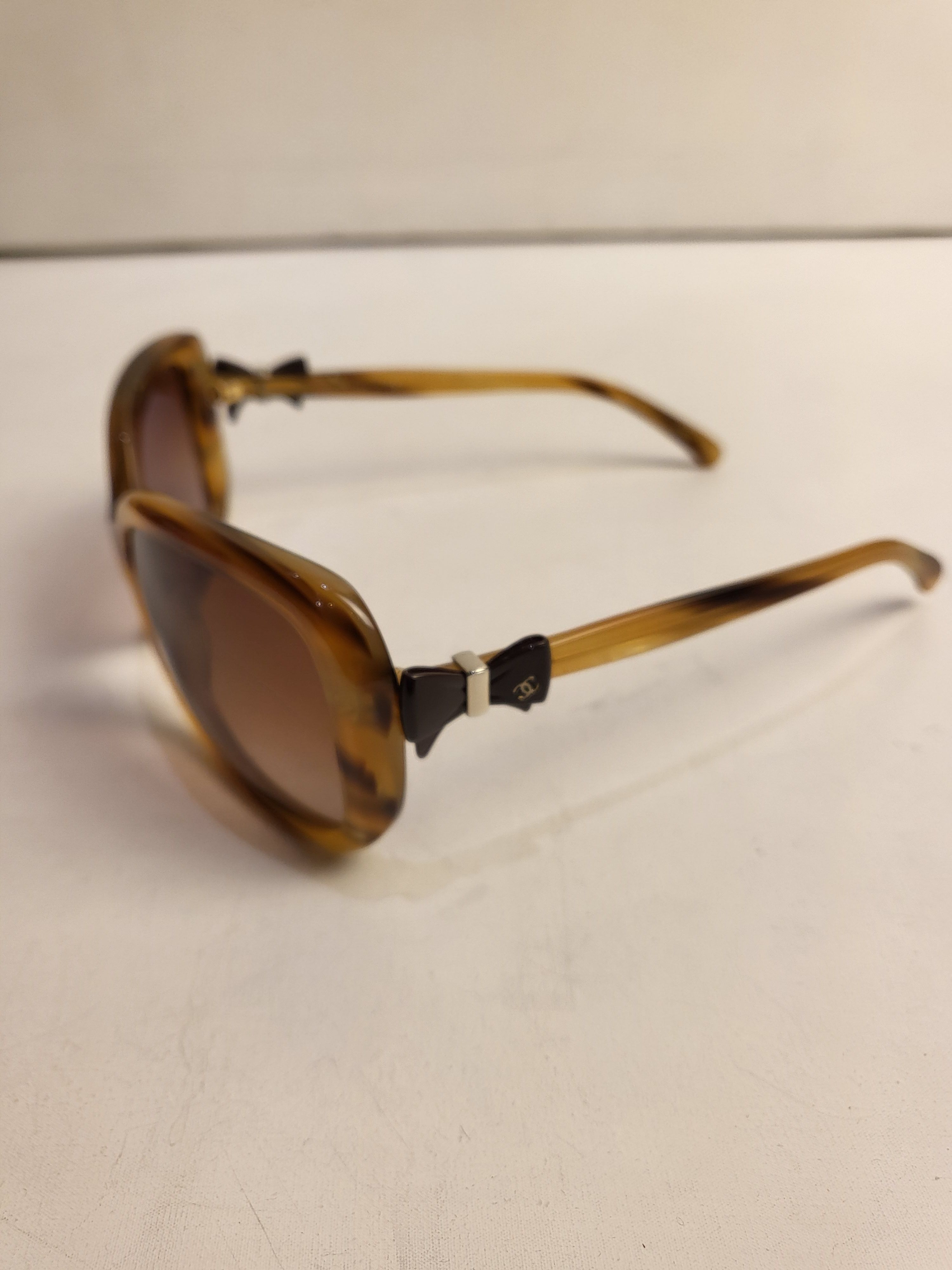 Preowned Chanel Brown Havana Sunglasses acetate