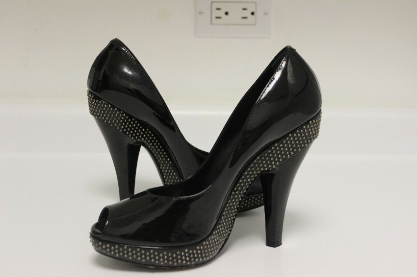 Preowned Burberry Patent Leather Mini Stud Platform Pump Size 365 Black