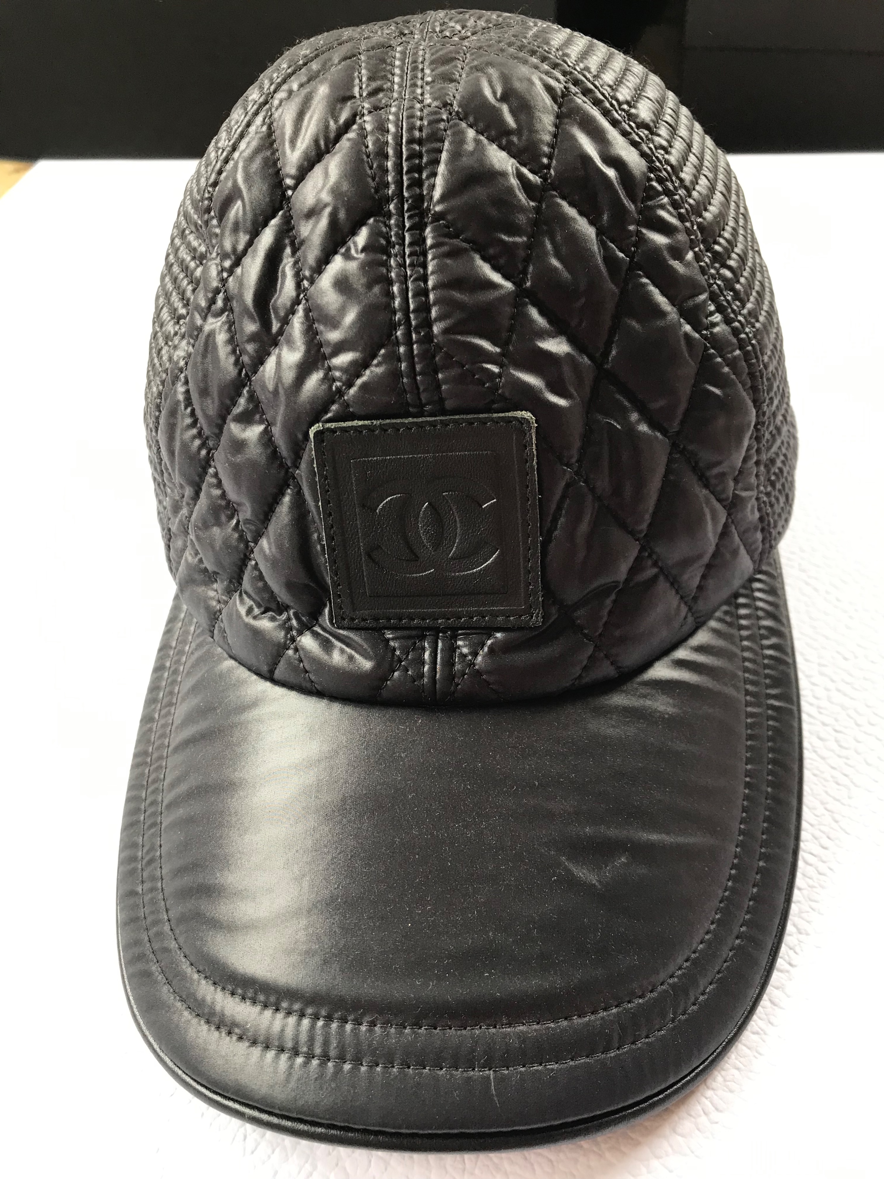 Preowned Chanel Black quilted nylon Identification cap Size M Navy leather