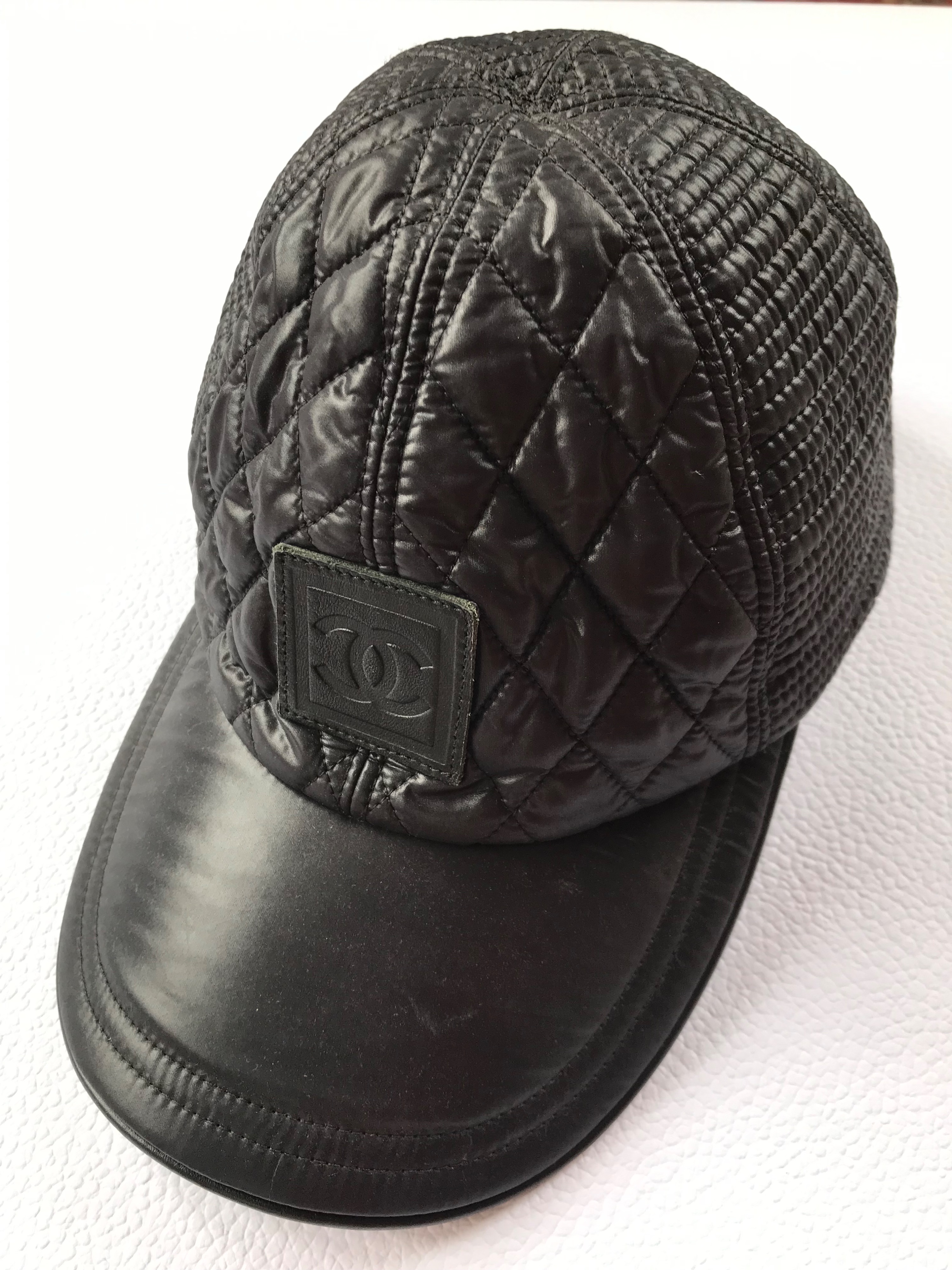 Preowned Chanel Black quilted nylon Identification cap Size M Navy leather