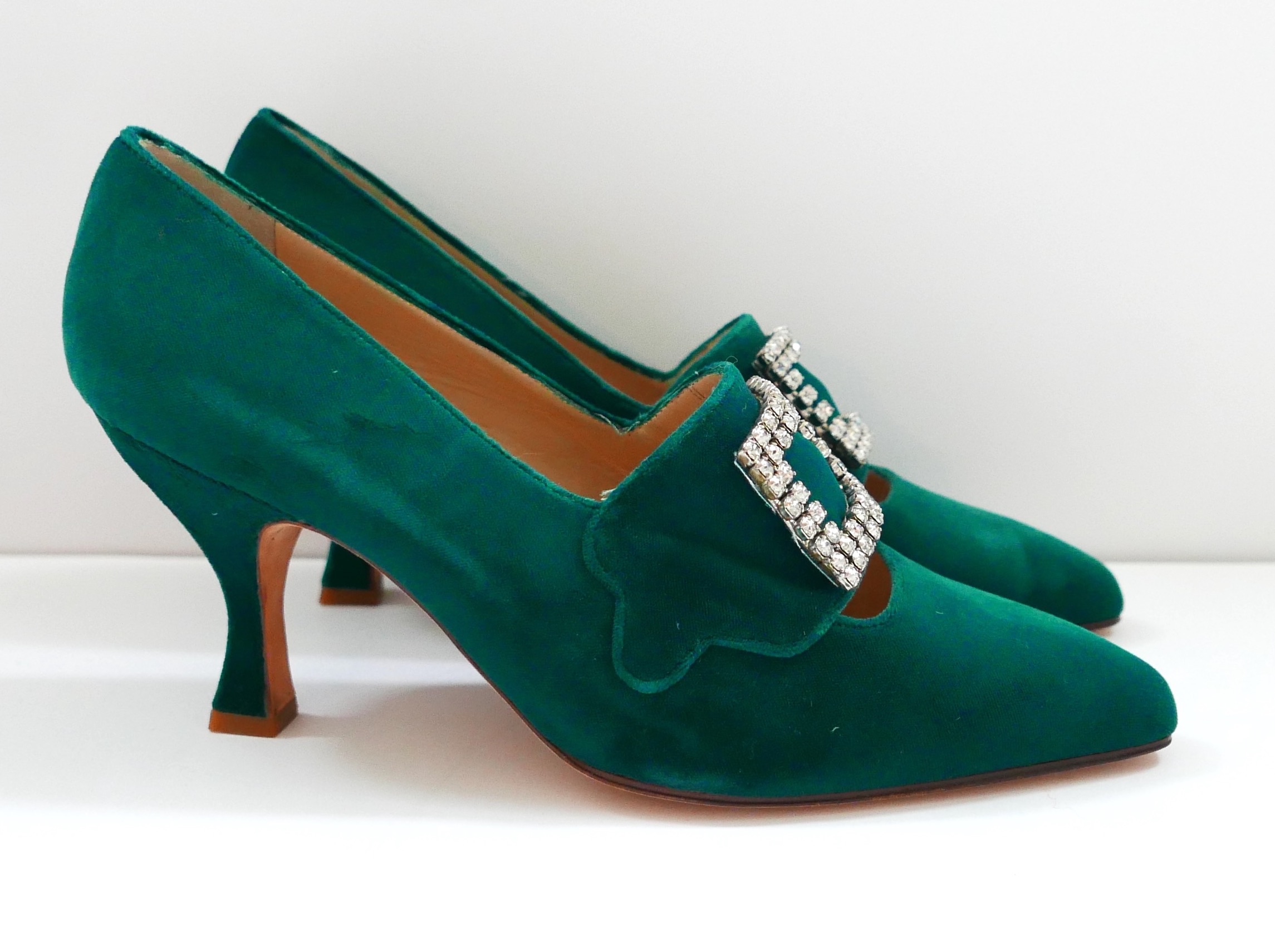 Manolo Blahnik Emerald Green Velvet Pumps Size 39