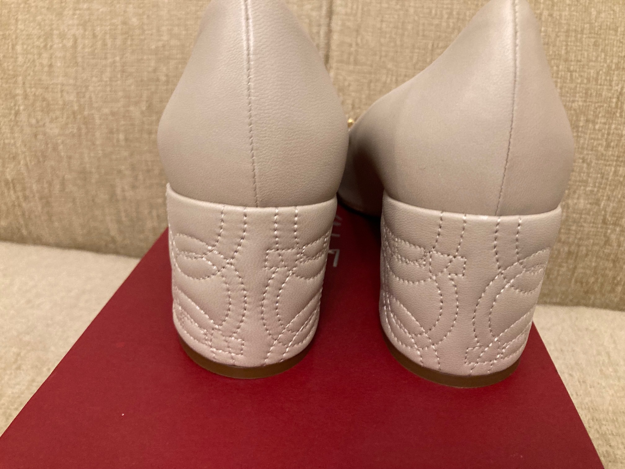 Salvatore Ferragamo Garda Quilted Leather Pumps Size 40 beige