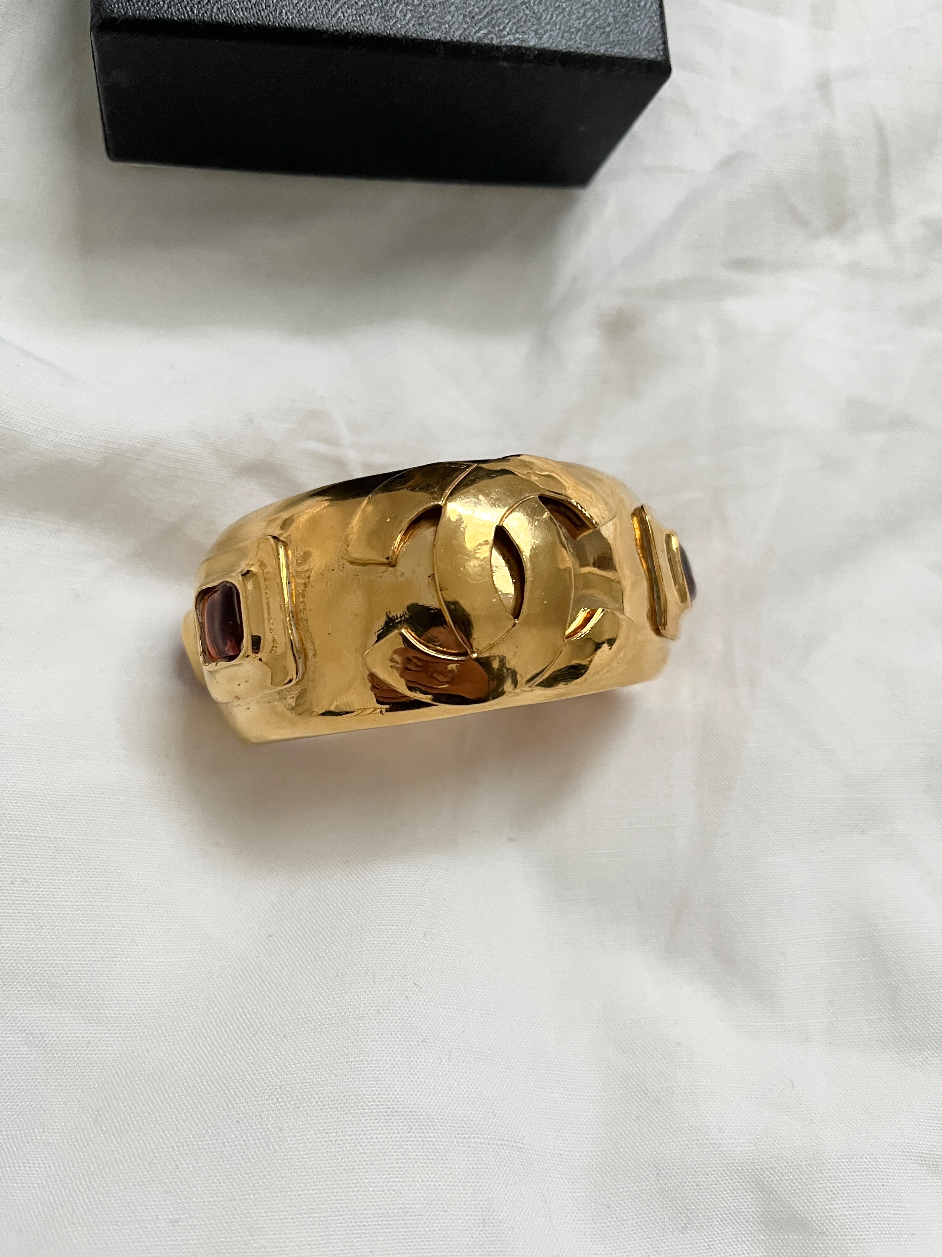 Preowned Chanel Vintage Gripoix Embellished Open Bangle Gold red gold plated metal