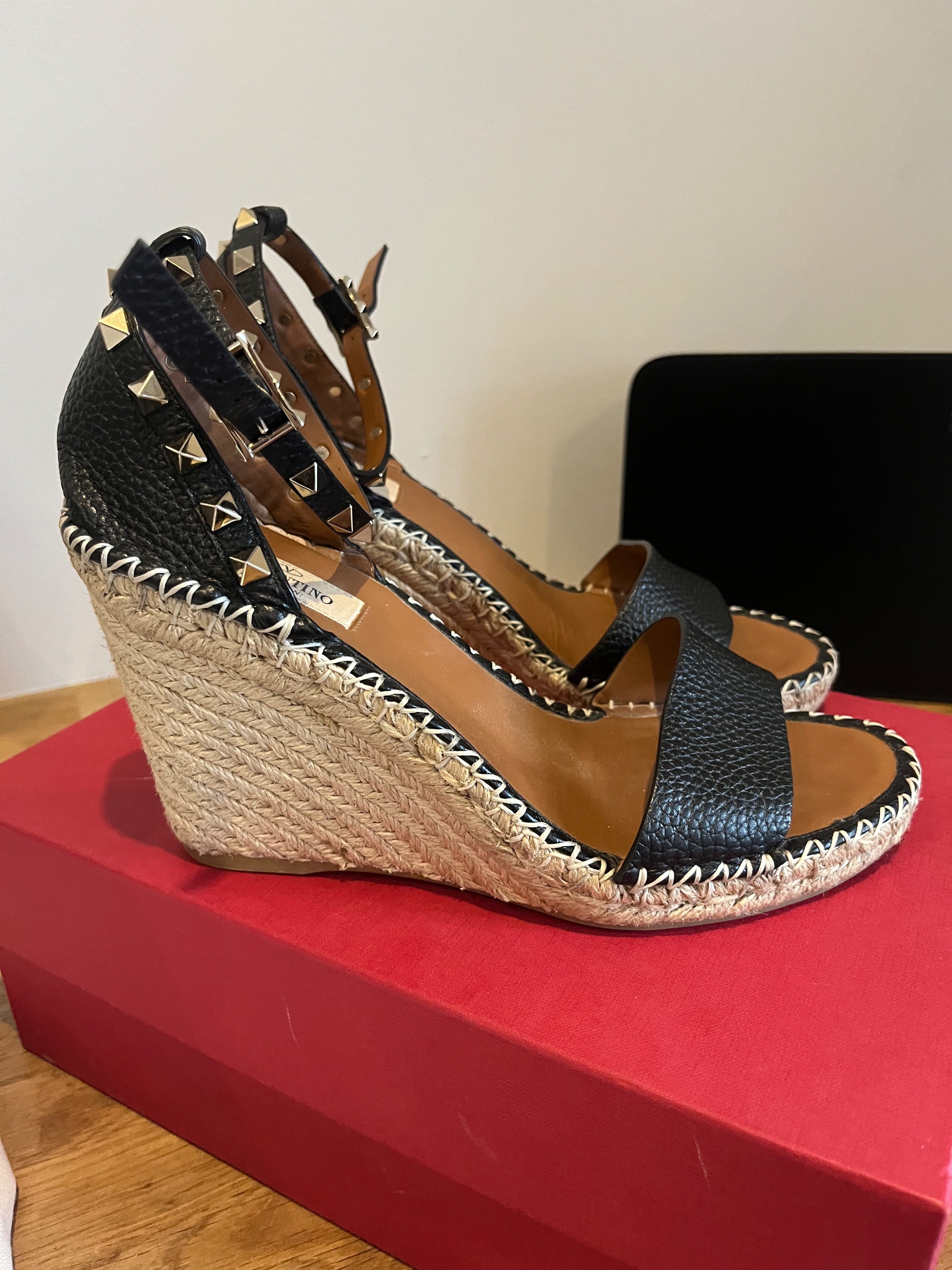 Preowned Valentino Black Rockstud Wedges Size 39 calf skin