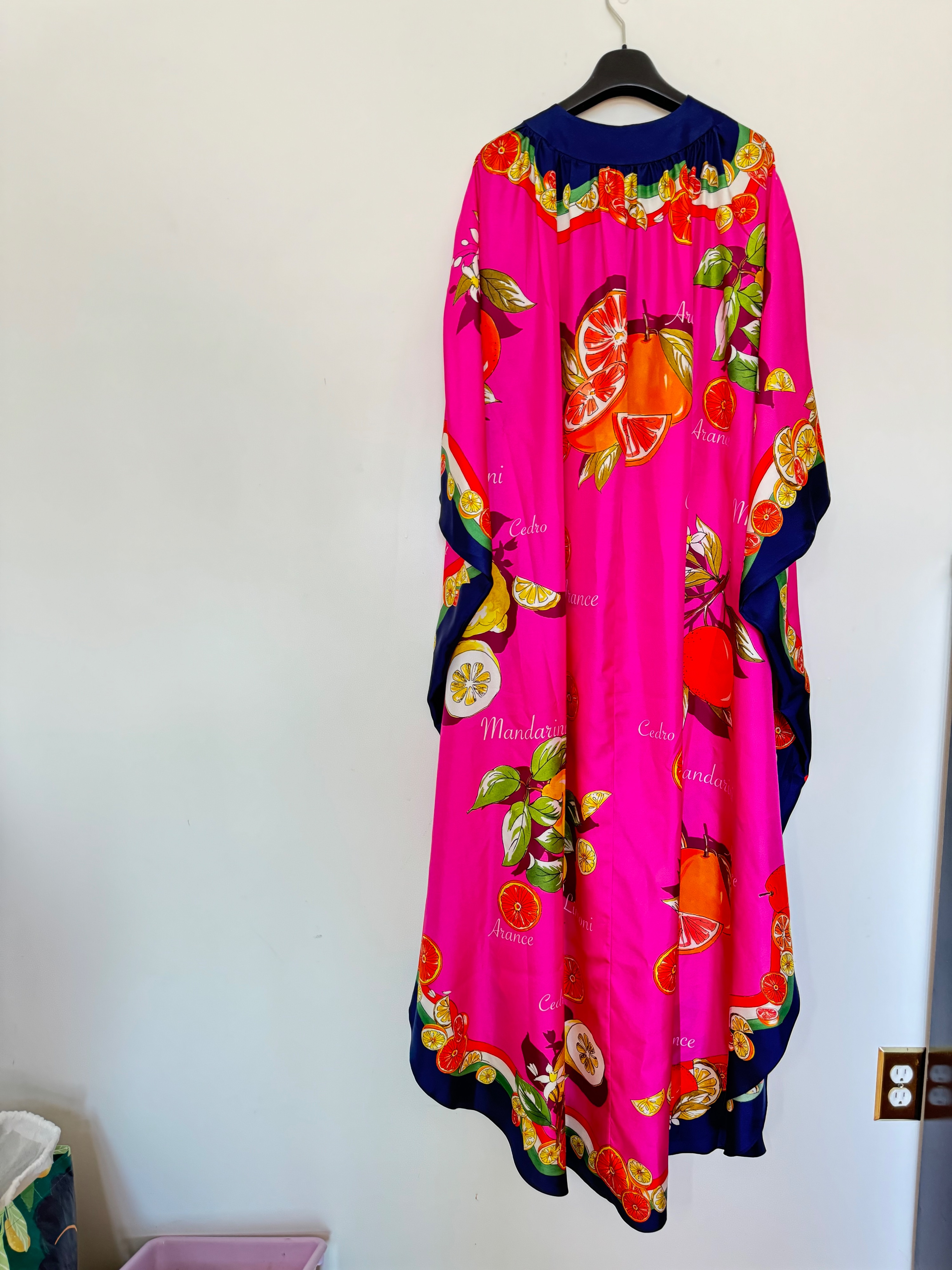 Preowned Dolce  Gabbana Pink Capri Silk Painterly Fruit Kaftan Size S Multicolor