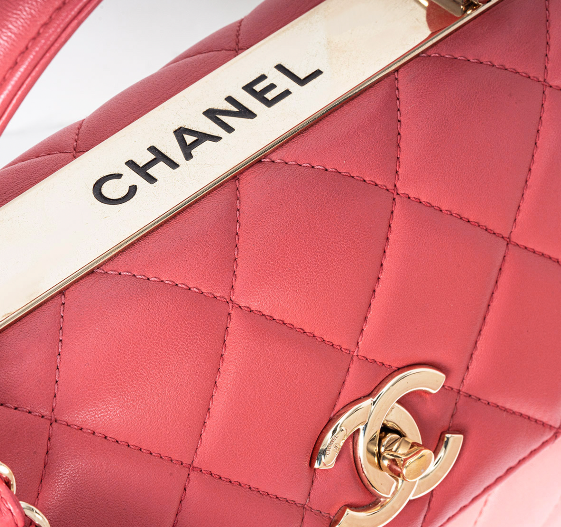 Preowned Chanel coral-pink lambskin leather small Trendy CC bag Pink