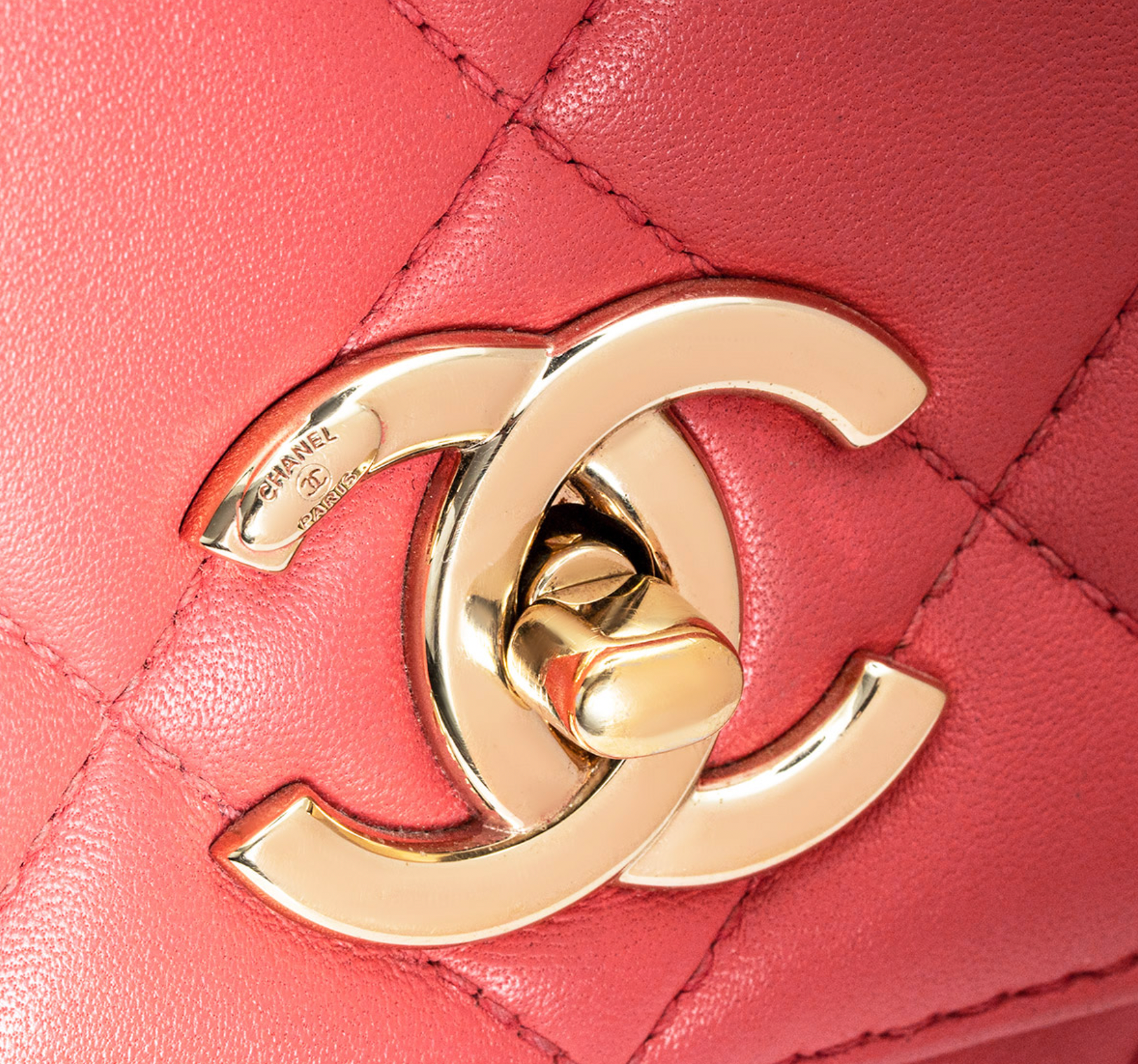 Preowned Chanel coral-pink lambskin leather small Trendy CC bag Pink