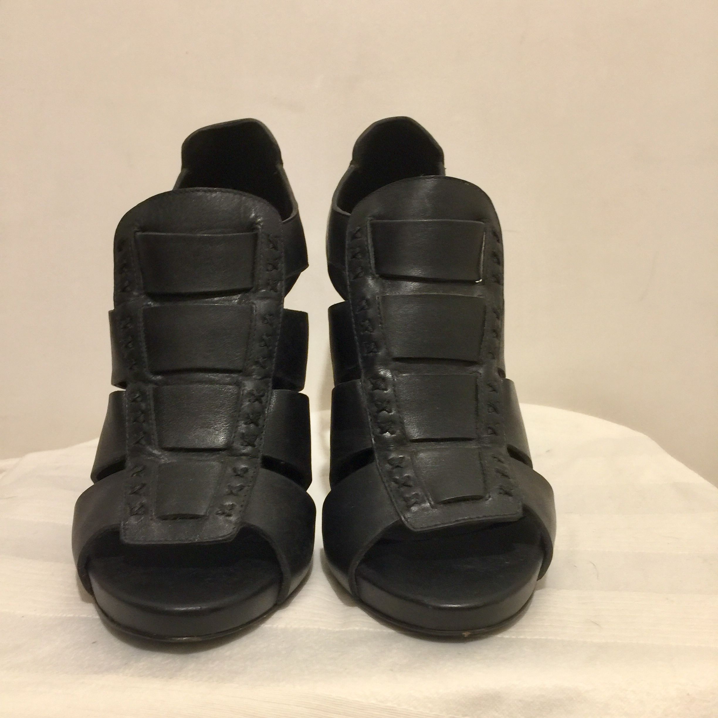 Preowned Bottega Veneta Black leather heeled gladiator sandals Size 38