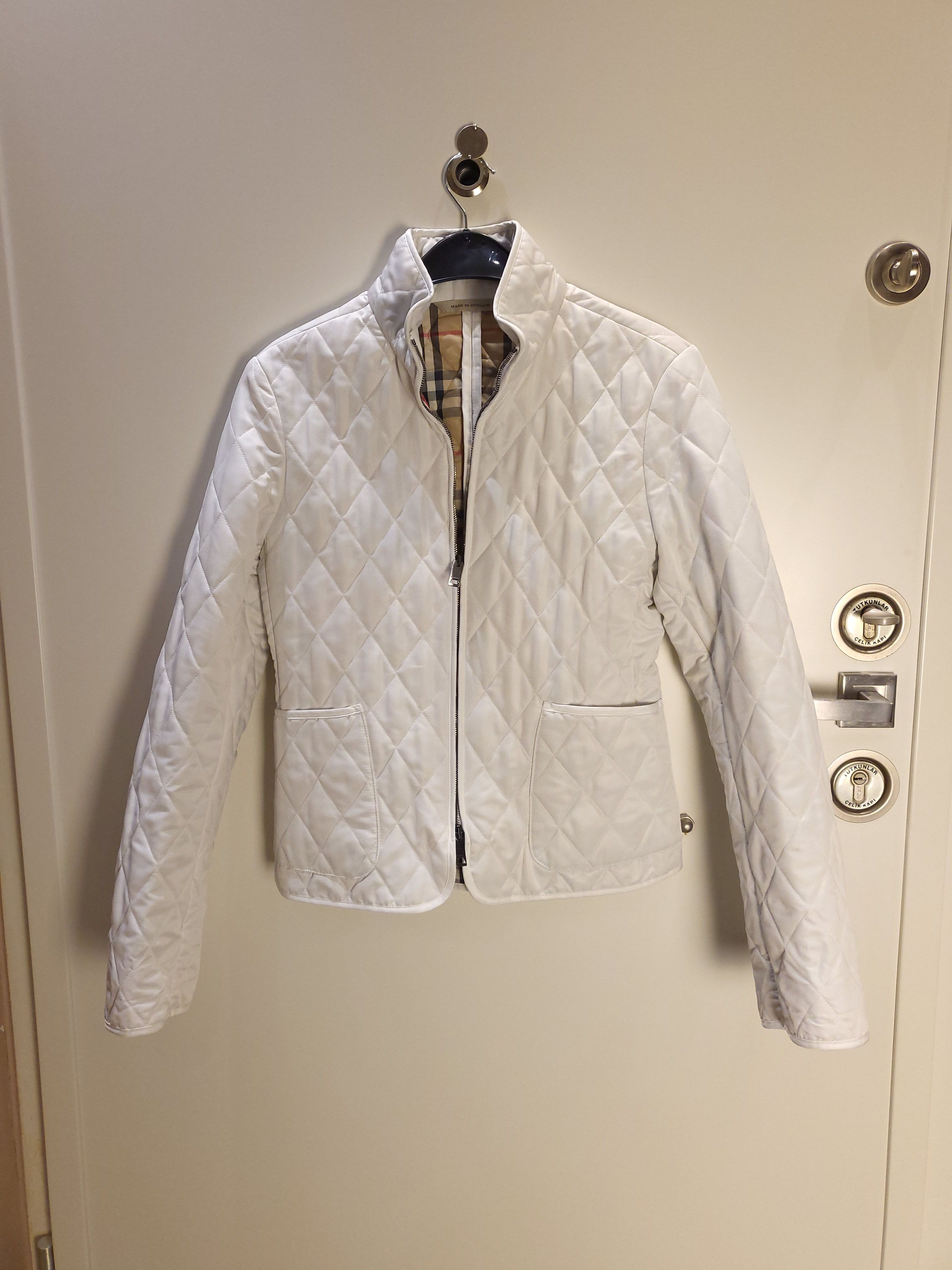 Preowned Burberry White Diamond Quilted Jacket Size S polyester