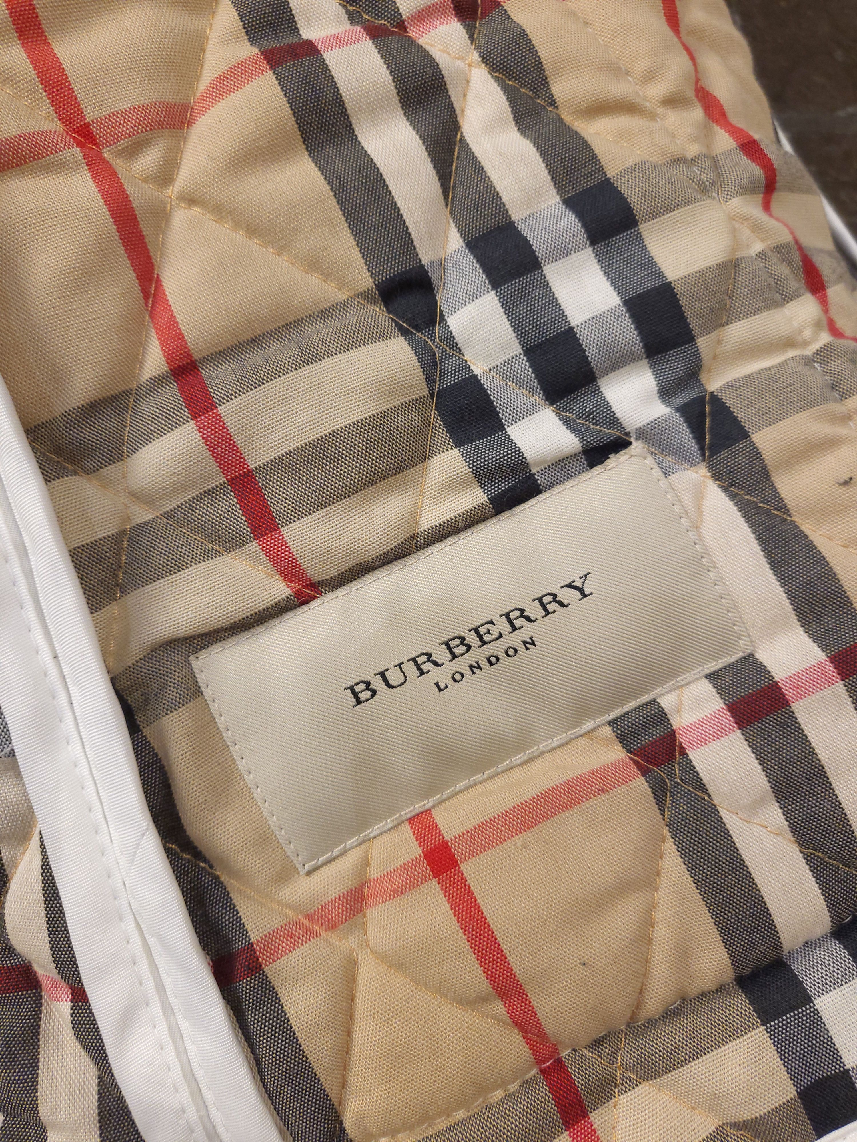 Preowned Burberry White Diamond Quilted Jacket Size S polyester