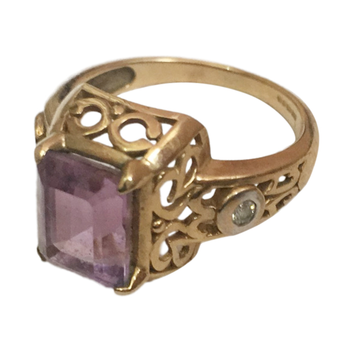 Preowned vintage amethyst and white diamond ring Gold yellow gold/diamonds/amethyst