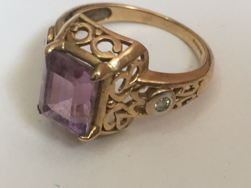 Preowned vintage amethyst and white diamond ring Gold yellow gold/diamonds/amethyst