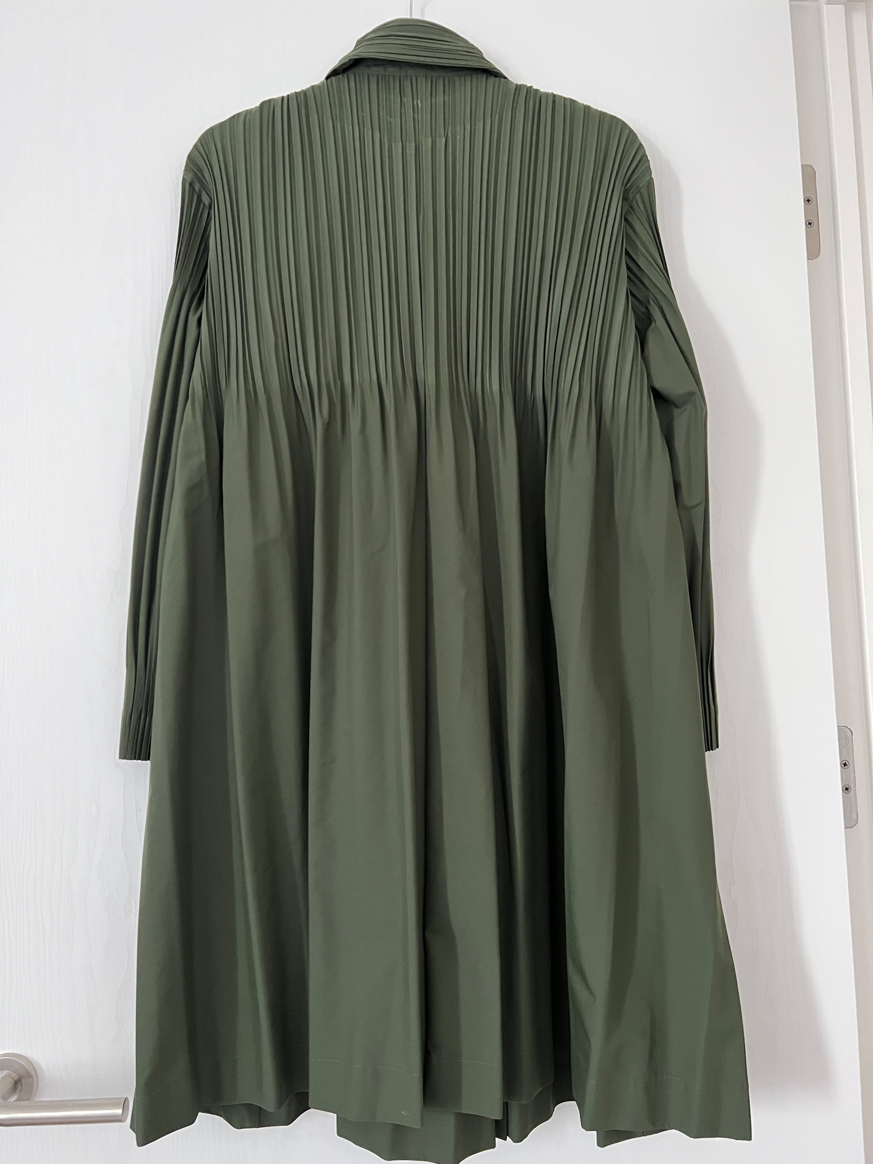 Pleats Please Khaki Double Breasted Pleated Coat Size XS Green polyester