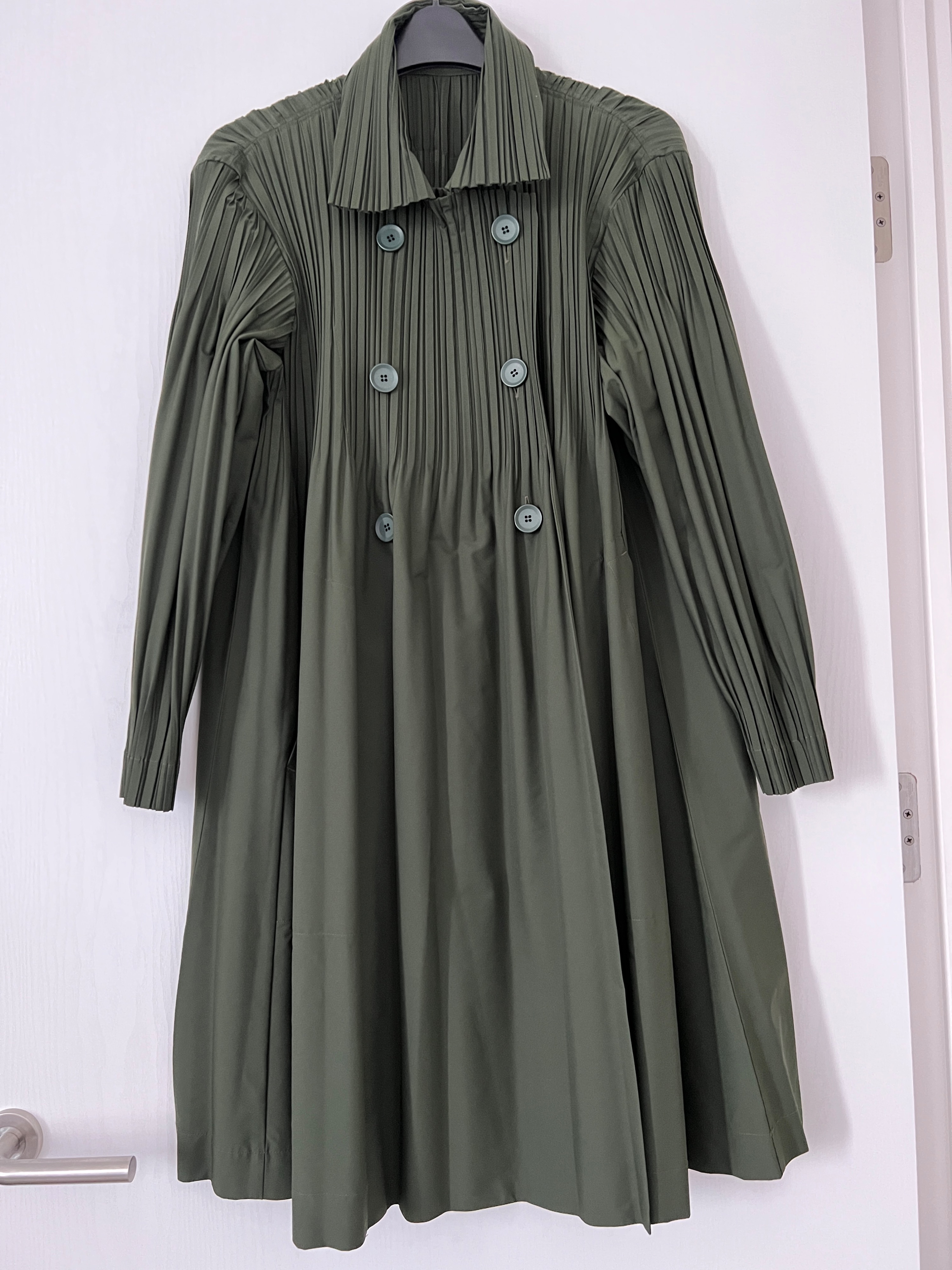 Pleats Please Khaki Double Breasted Pleated Coat Size XS Green polyester