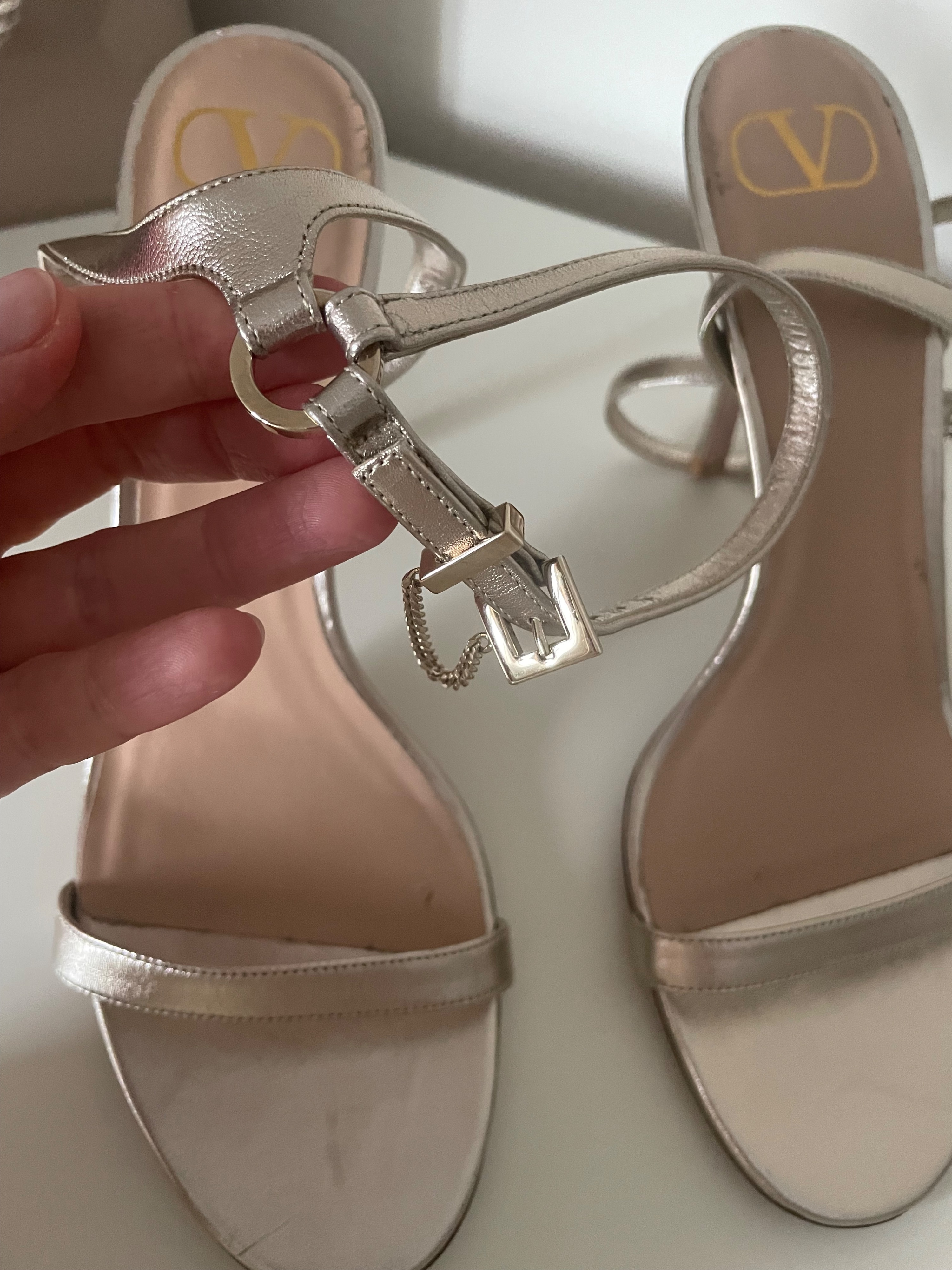 Preowned Valentino Champagne Gold Strappy Leather Heels Size 41 Rose gold/ silver / gold