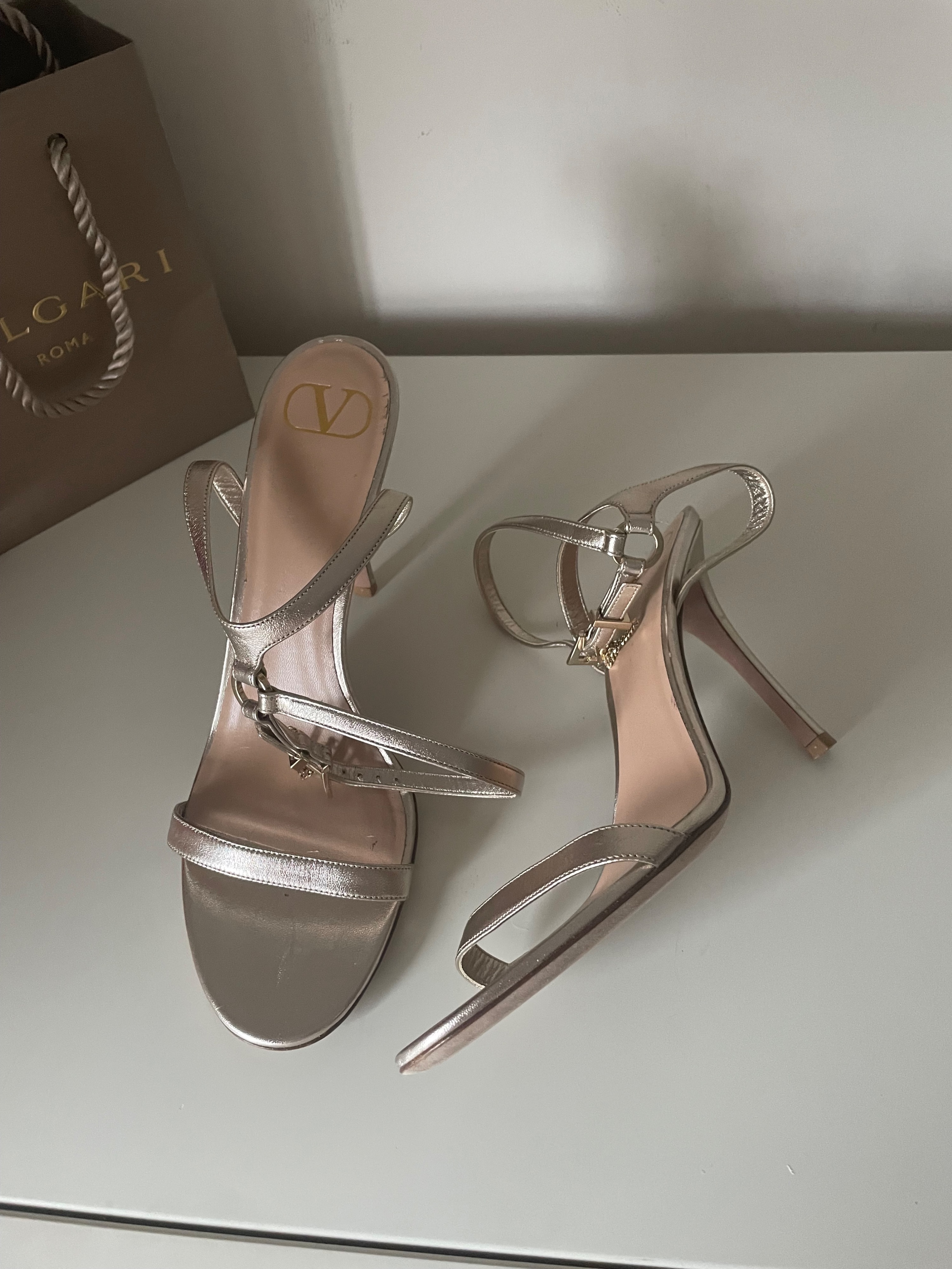 Preowned Valentino Champagne Gold Strappy Leather Heels Size 41 Rose gold/ silver / gold