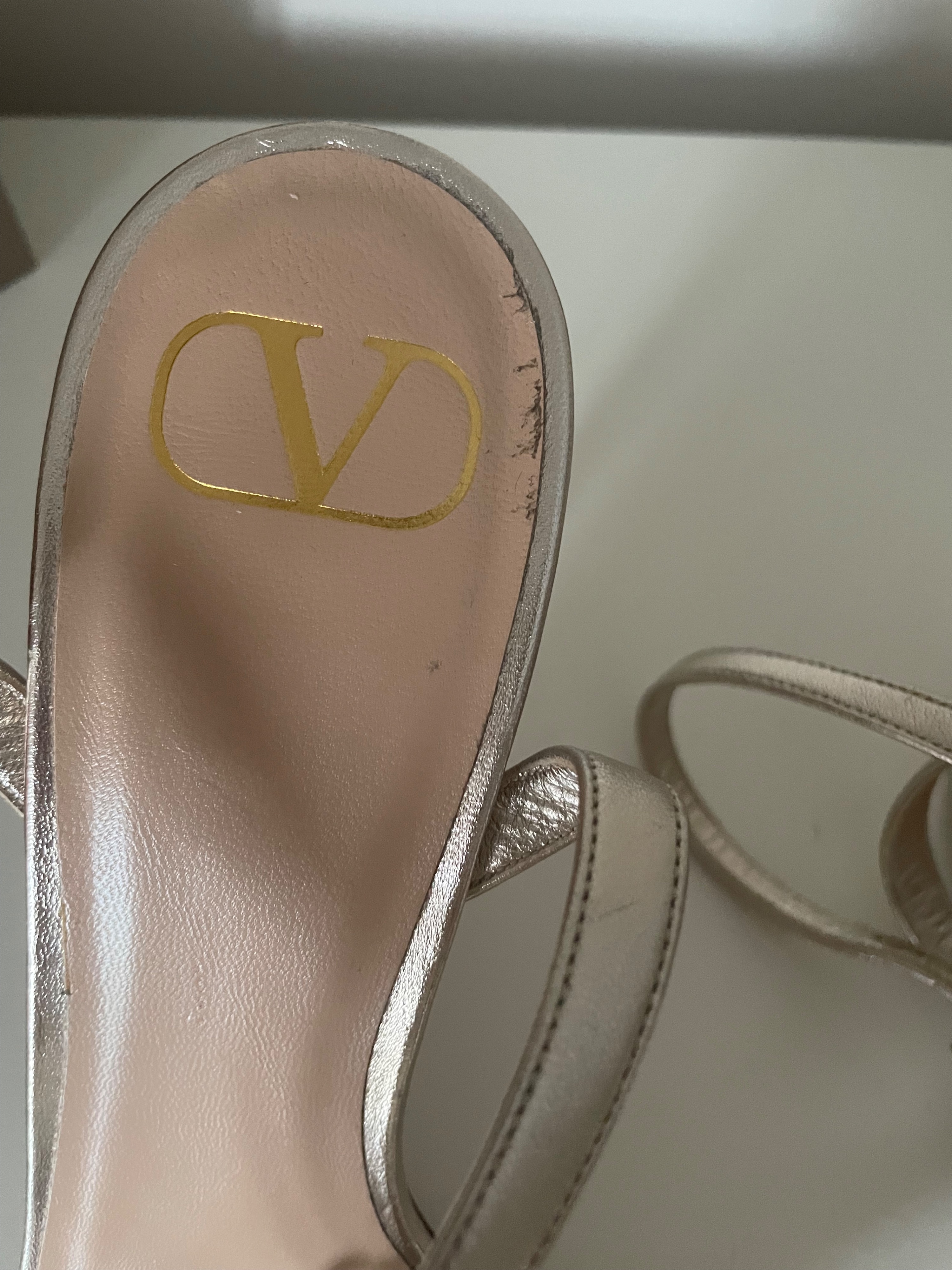 Preowned Valentino Champagne Gold Strappy Leather Heels Size 41 Rose gold/ silver / gold