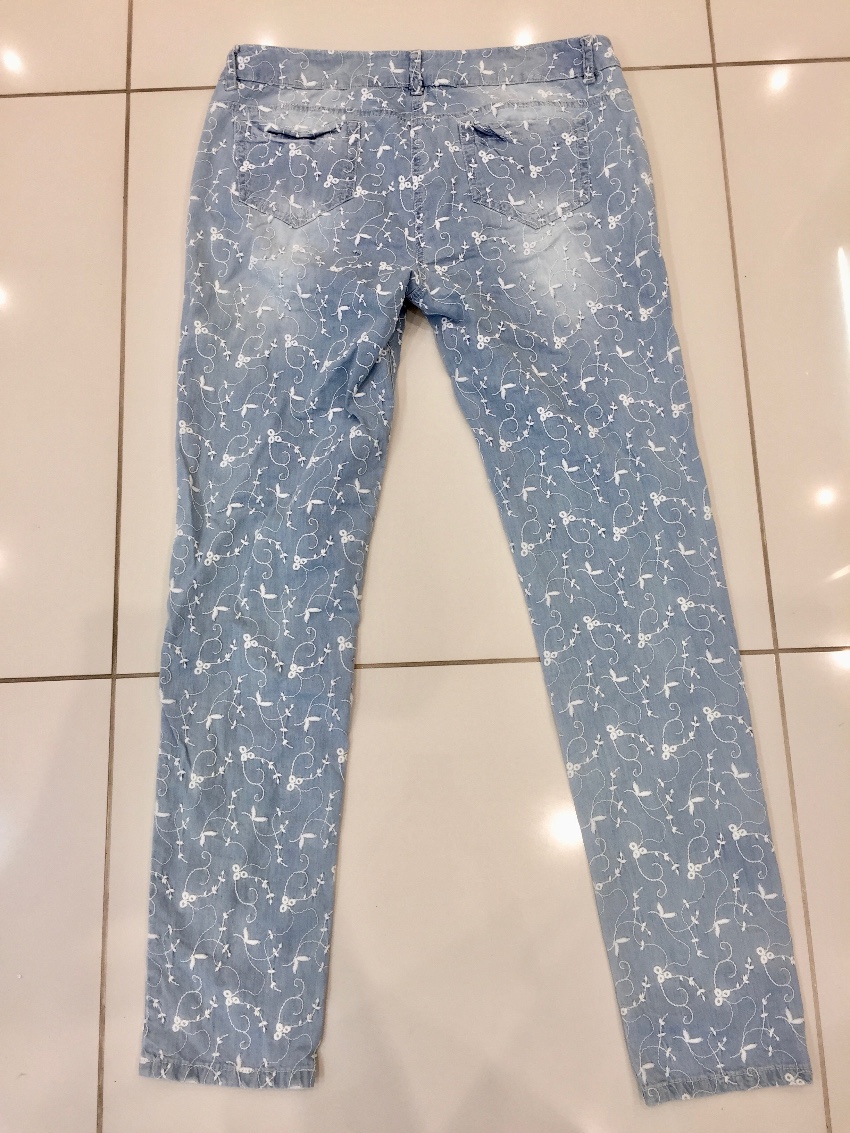 Blumarine Filigree Embroidered Pale Blue Jeans Size 26/66 cotton