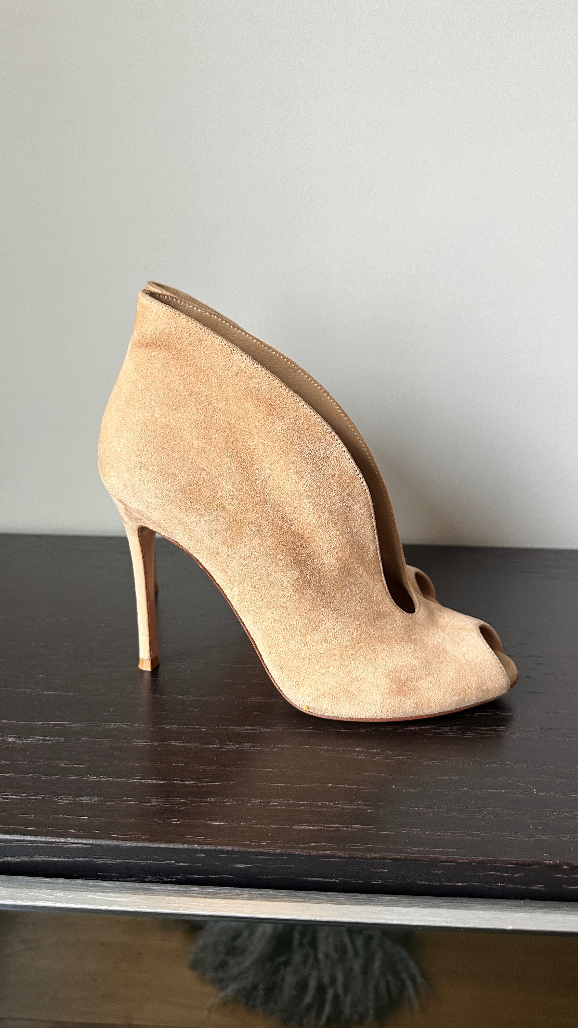 Preowned Gianvito Rossi Beige Suede Vamp Heels Size 38 Nude