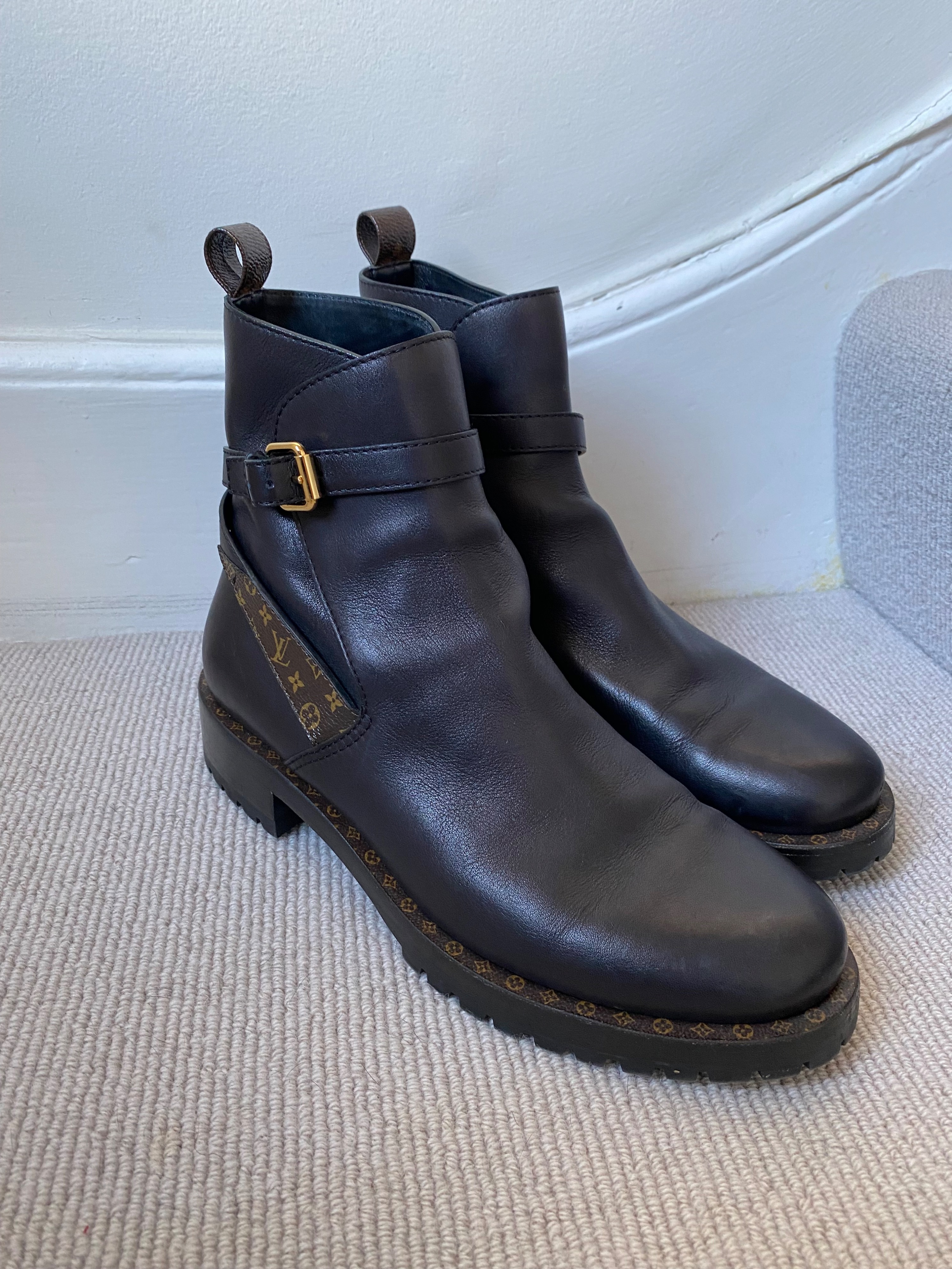 Preowned Louis Vuitton Discovery Monogram Ankle Boots Size 40 Black brown LV logos gold hardware leather