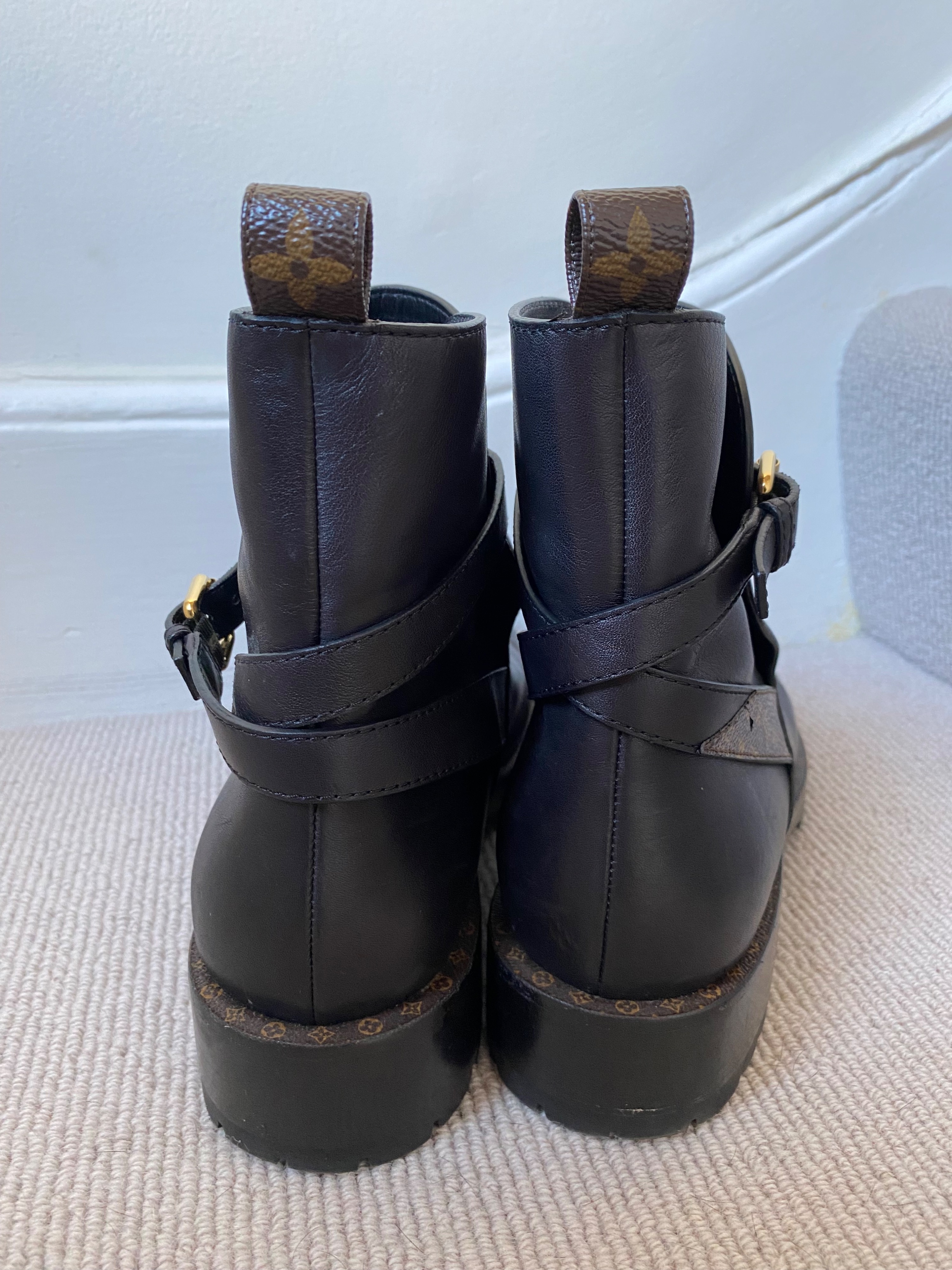 Preowned Louis Vuitton Discovery Monogram Ankle Boots Size 40 Black brown LV logos gold hardware leather