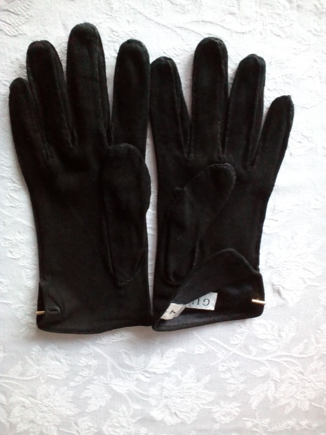 Gucci Black Lambskin Suede Gloves