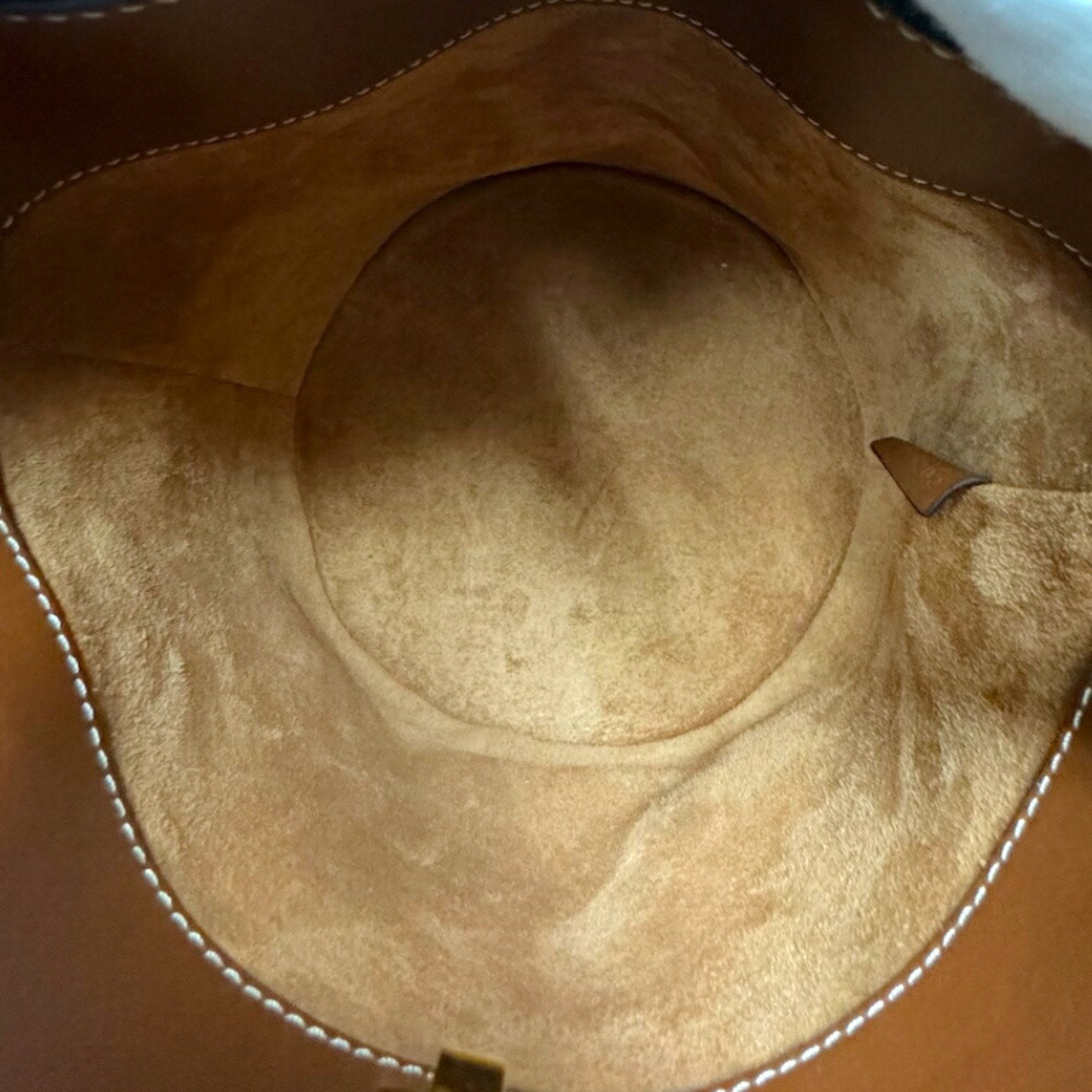 Céline Bucket 16