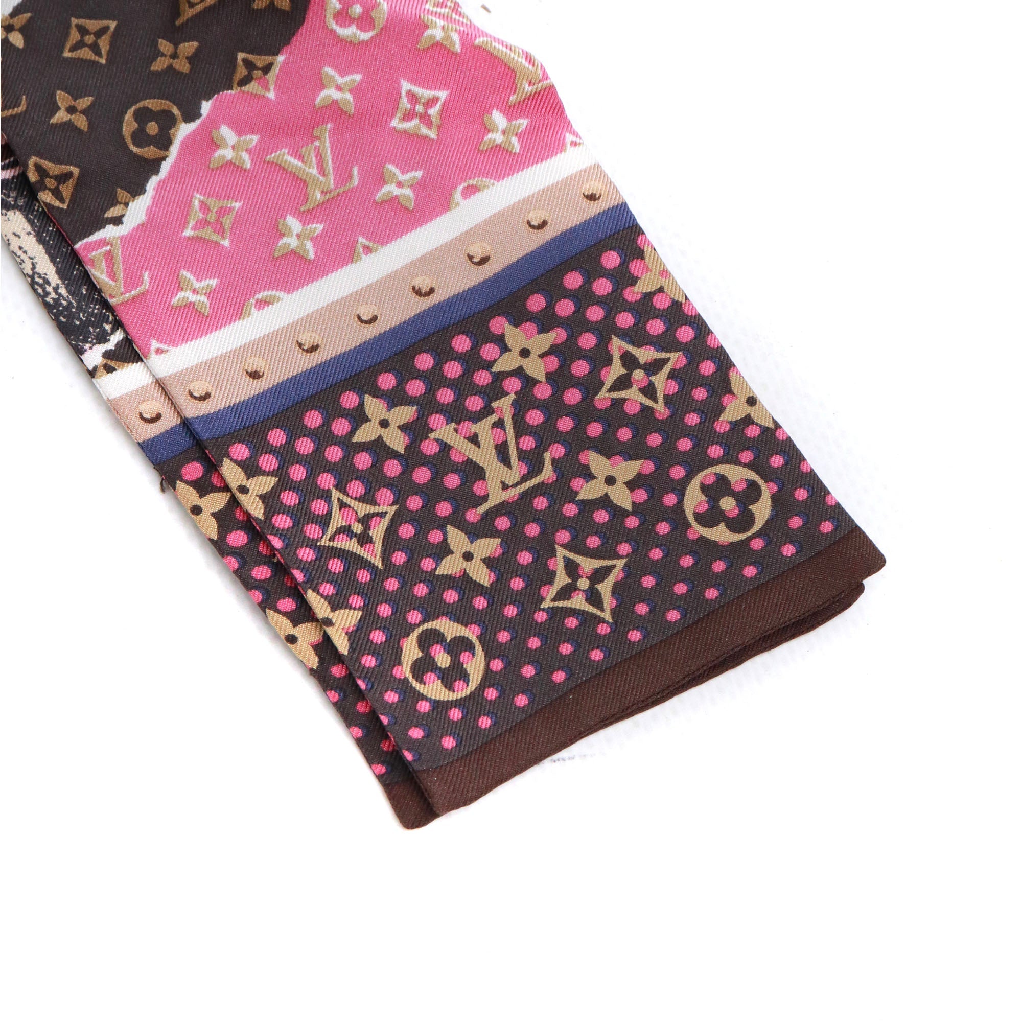 LOUIS VUITTON Scarves