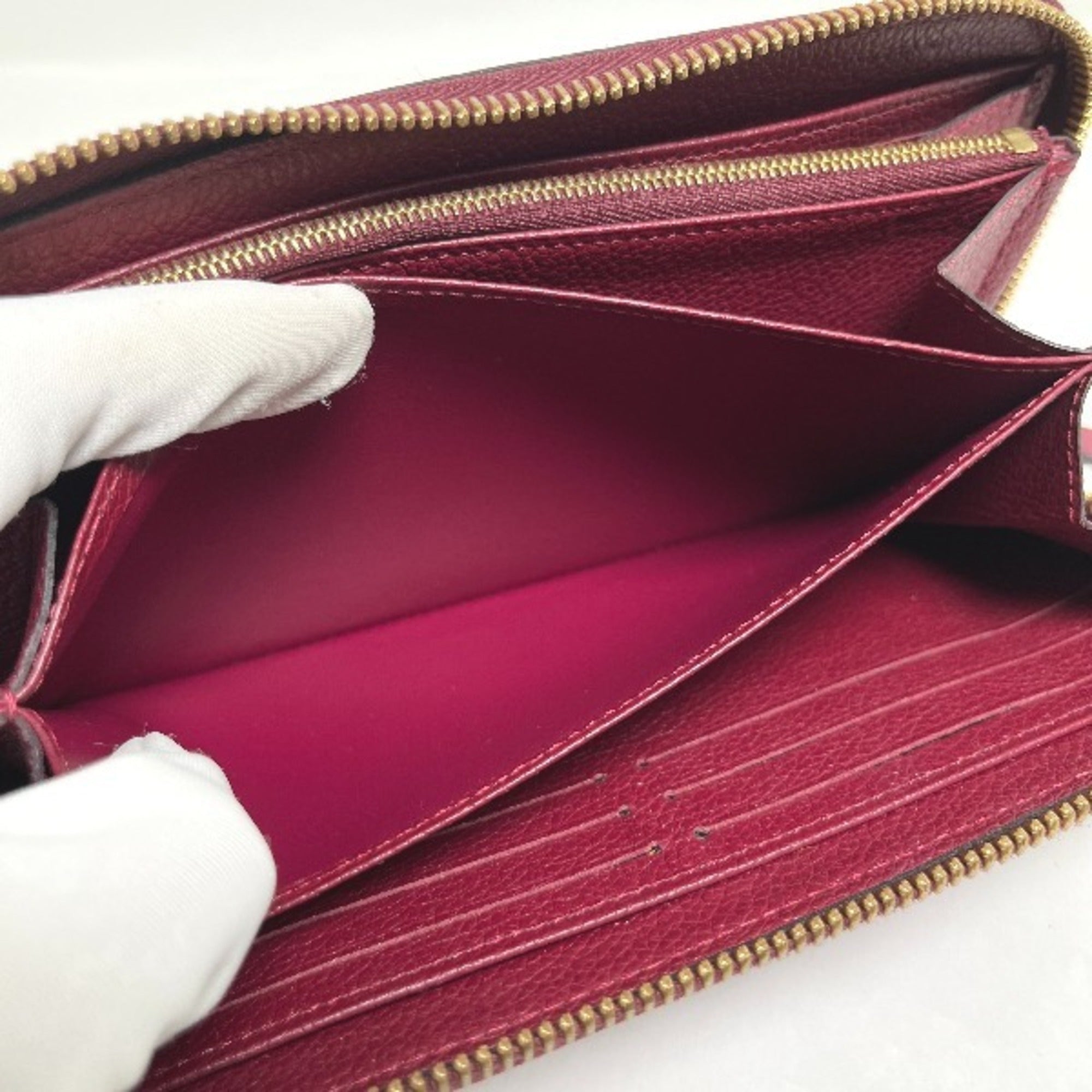 Louis Vuitton Zippy wallet