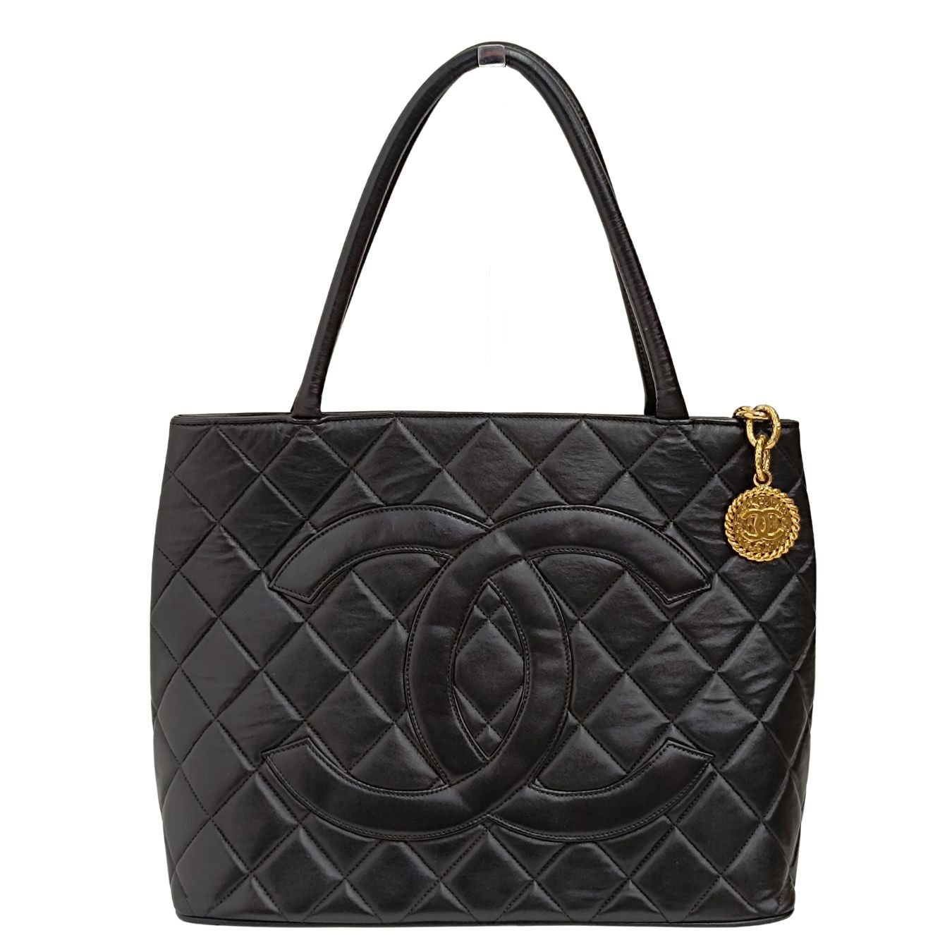 Chanel Chanel Médaillon handbag in black leather - '10s