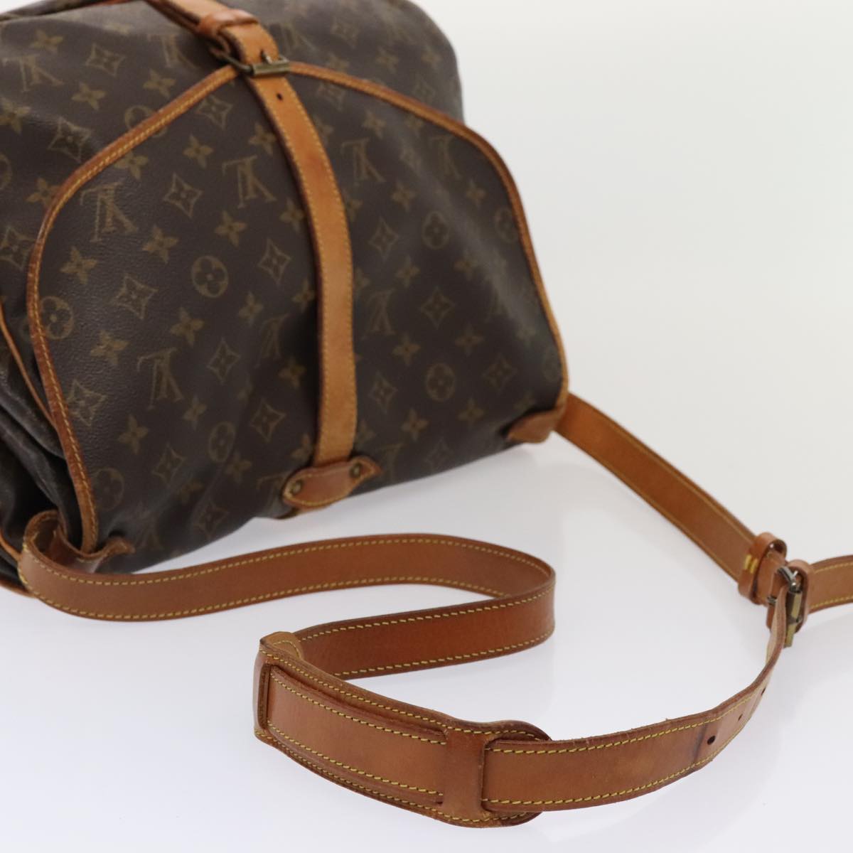 Louis Vuitton Saumur 35