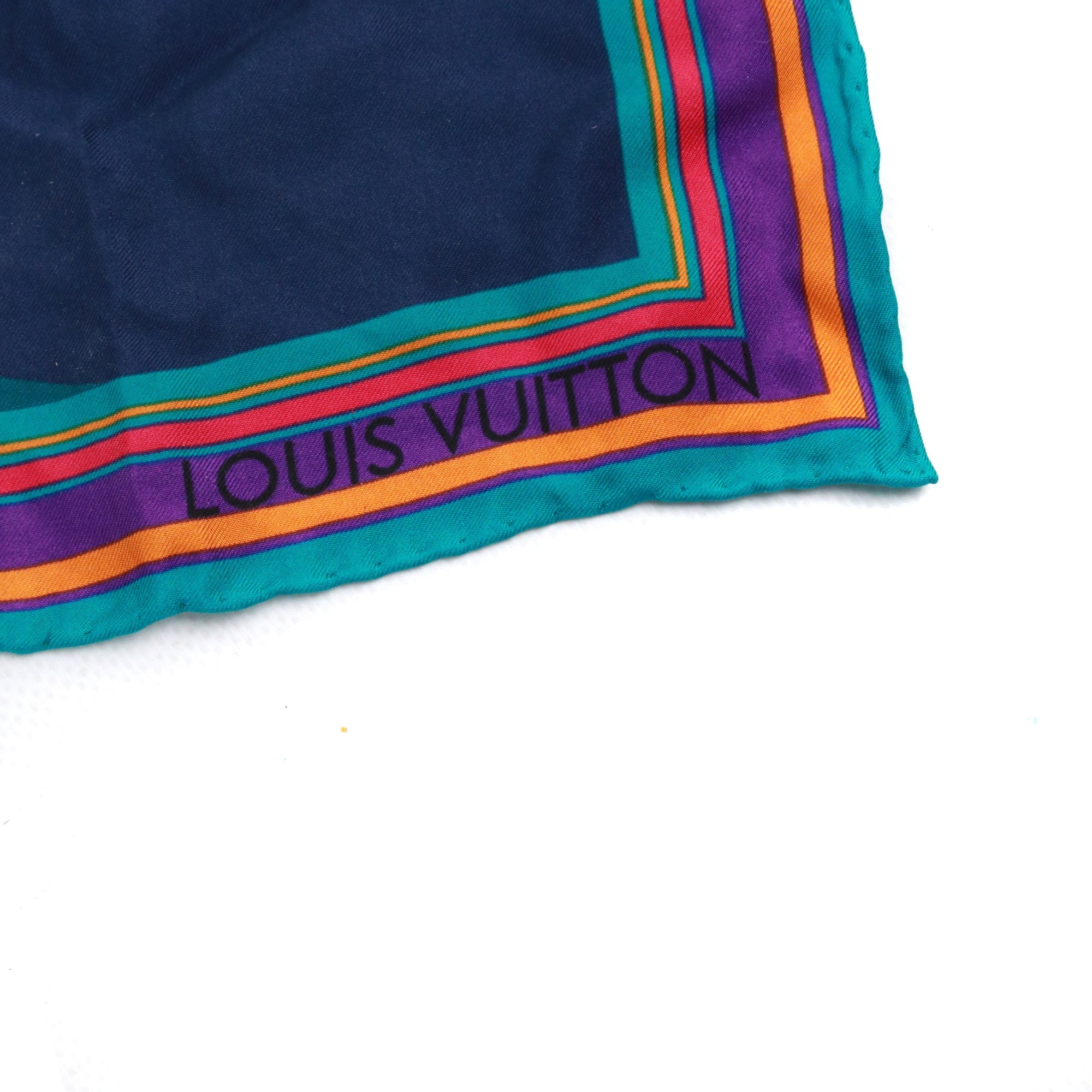 LOUIS VUITTON Scarves