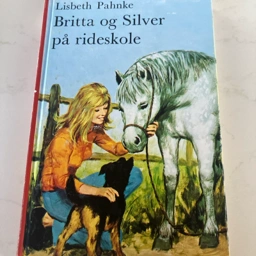 Britta og Silver på rideskole Bog