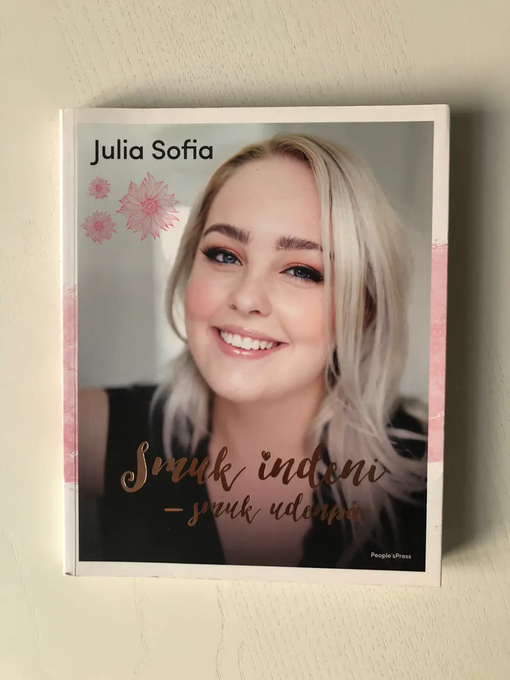 Julia Sofia Smuk indeni - smuk udenpå