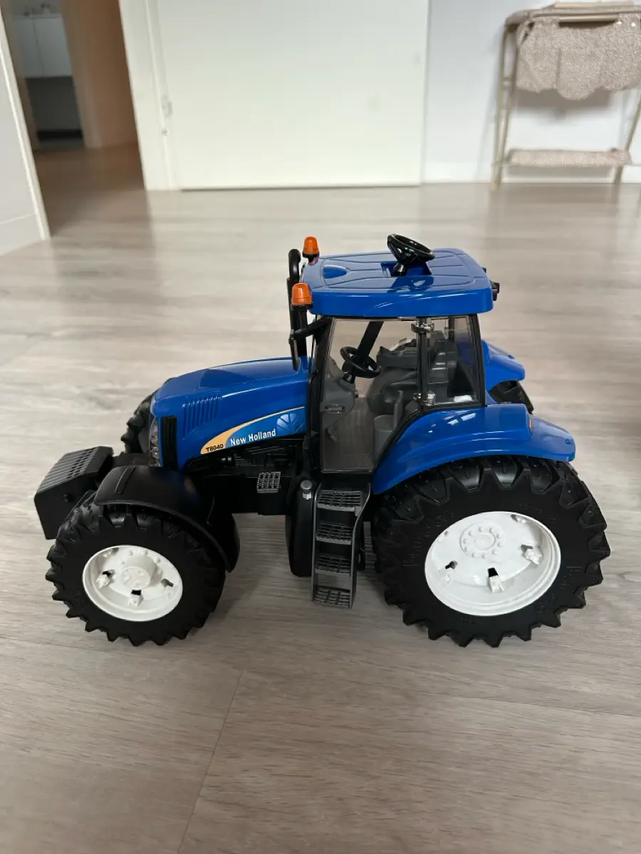 Bruder New Holland traktor