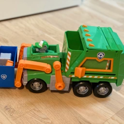 Paw Patrol Rocky Re Use It Truck