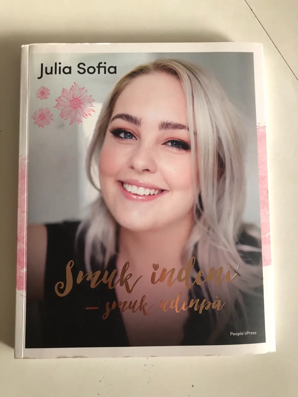 Julia Sofia Smuk indeni - Smuk udenpå