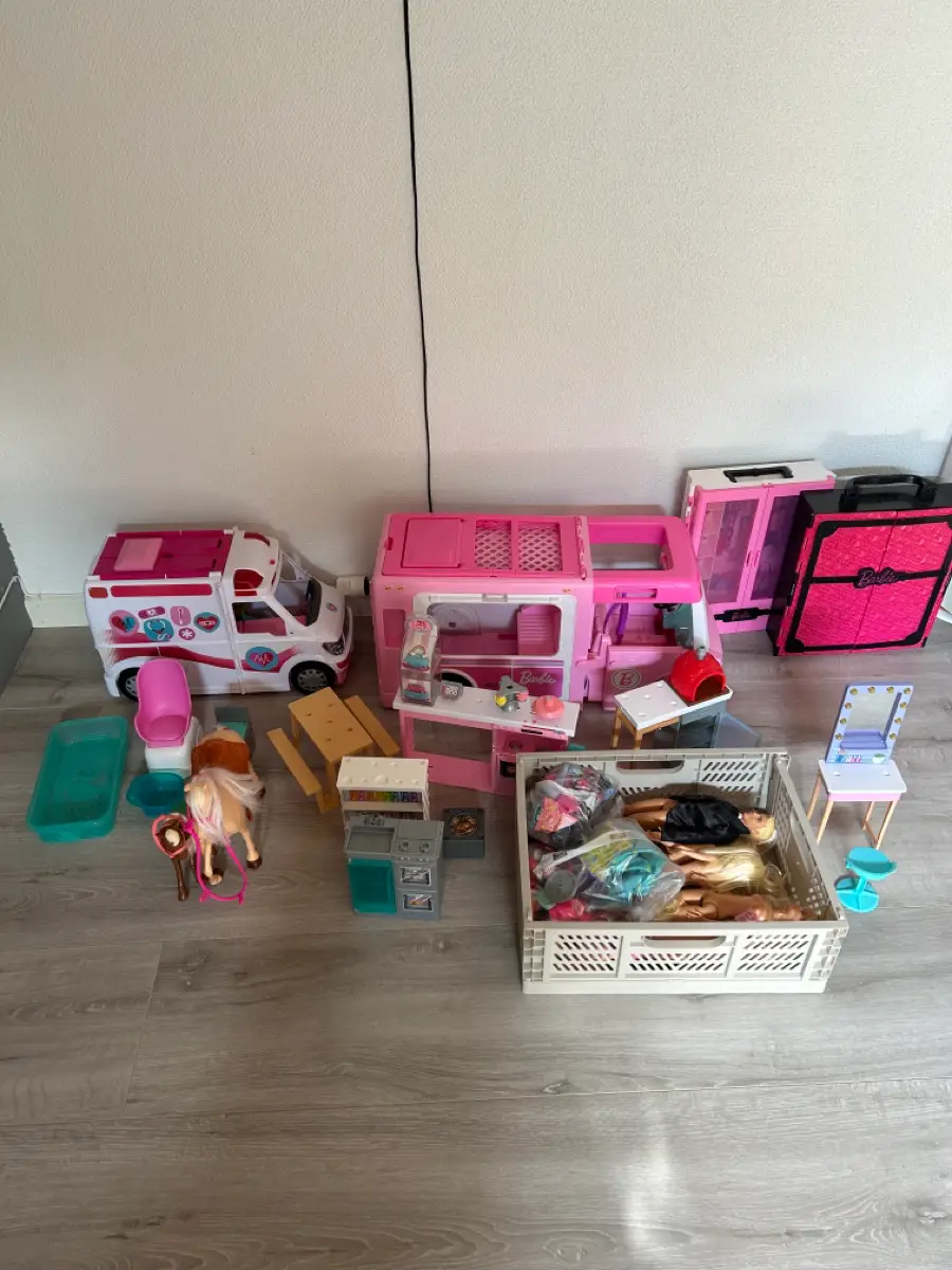 Barbie Autocamper klædeskab barbie