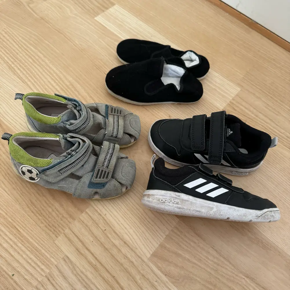 adidas Sneakers