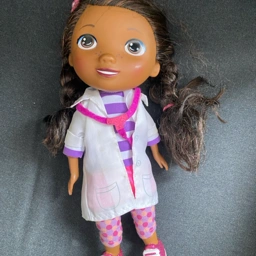 Doktor McStuffins Dukke