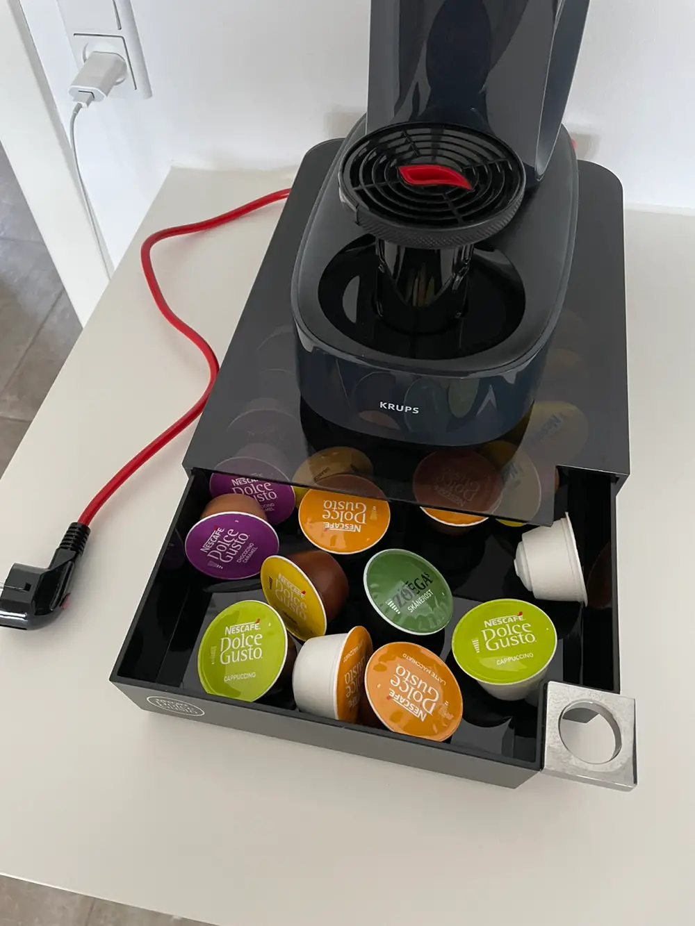 Nescafe Dolce Gusto Kaffemaskine og kapsel skuffe