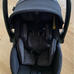 Maxi-Cosi Autostol med ISOFIX- base