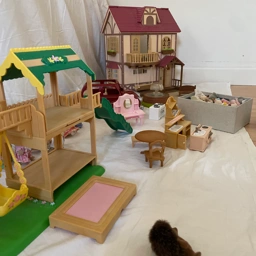 Sylvanian Families Hus bil legeplads mm