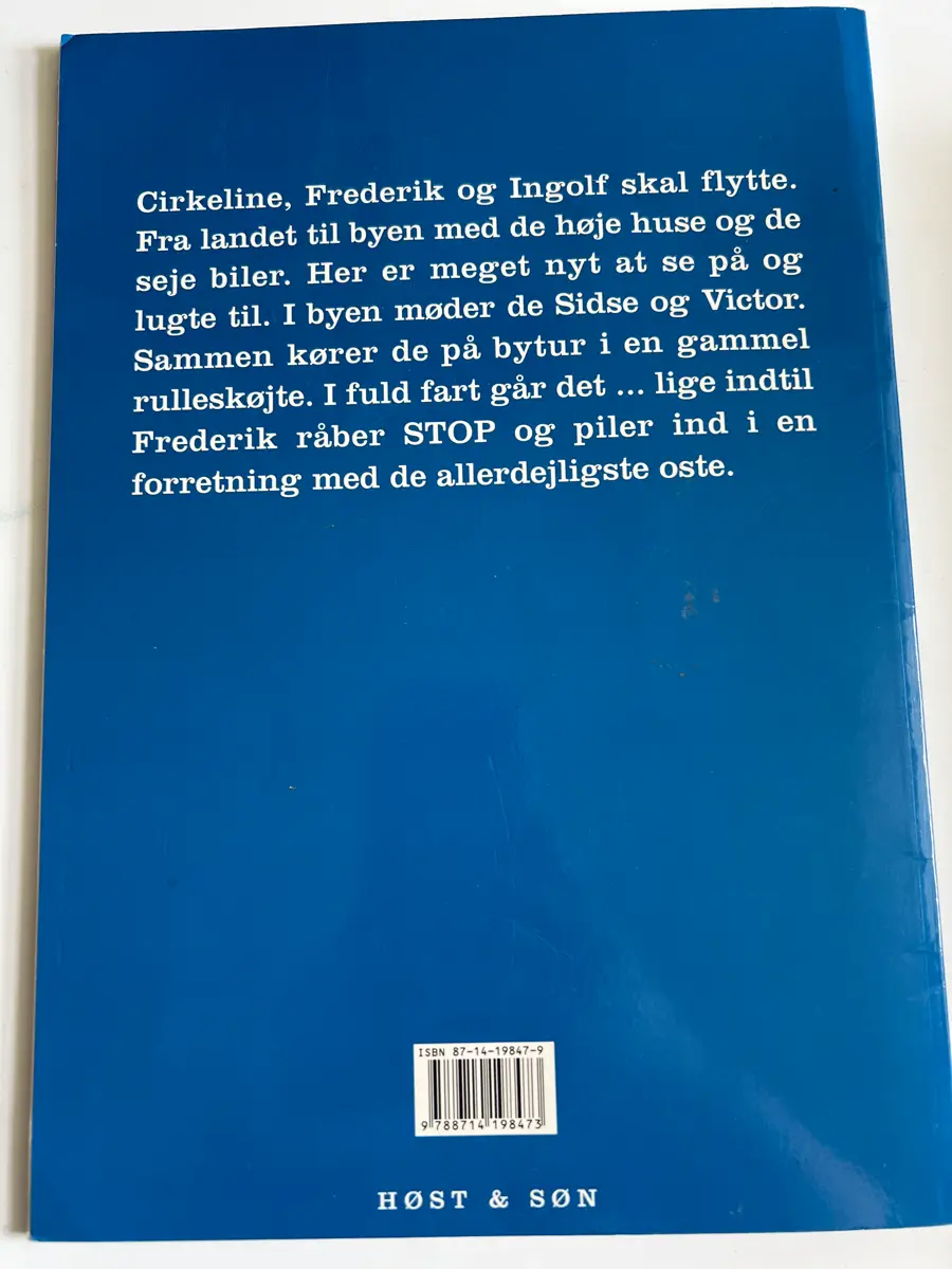 Cirkeline flytter til byen Bog