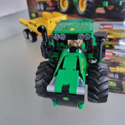 LEGO John Deere traktor