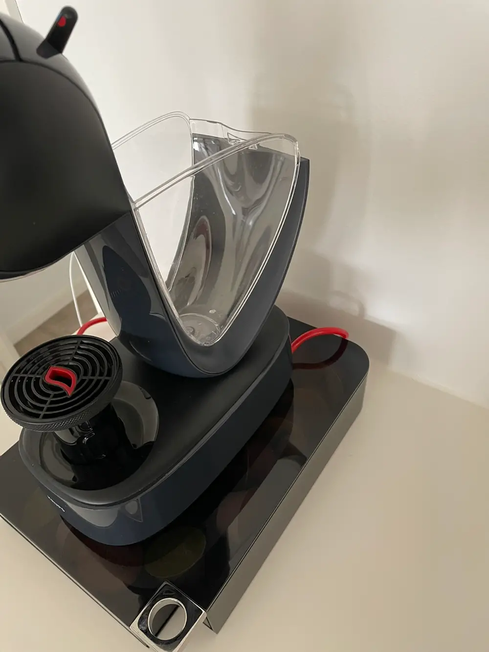 Nescafe Dolce Gusto Kaffemaskine og kapsel skuffe