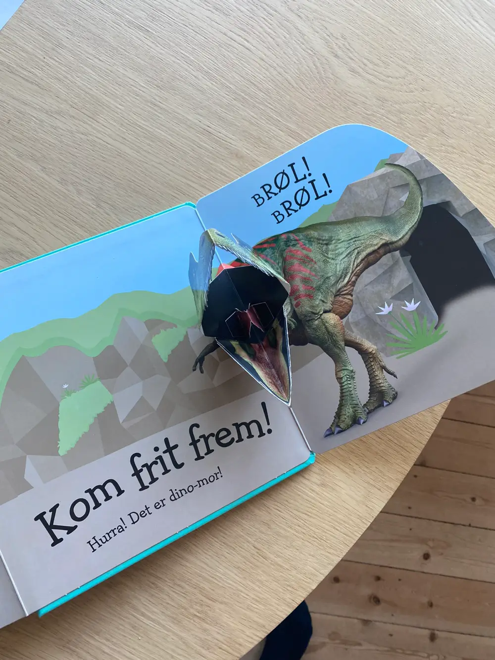 Kom frit frem Dinosaur Pop-op bog