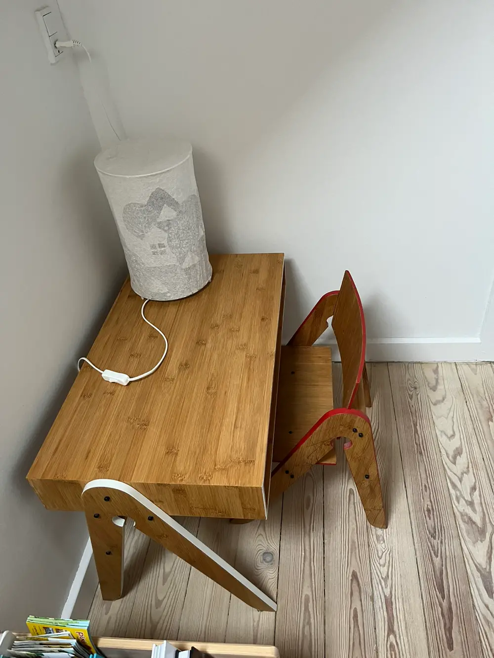 WeDoWood Table and chair